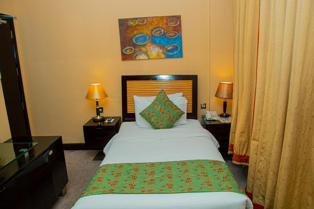 Standard Queen Room
