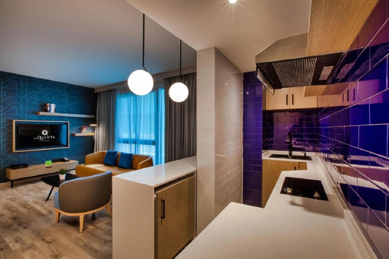 Executive Suite Kitchenette 1 King Bed Complimentary Transfer to La Mer Beach Dubai Mall or Burj Khalifa Metro Station