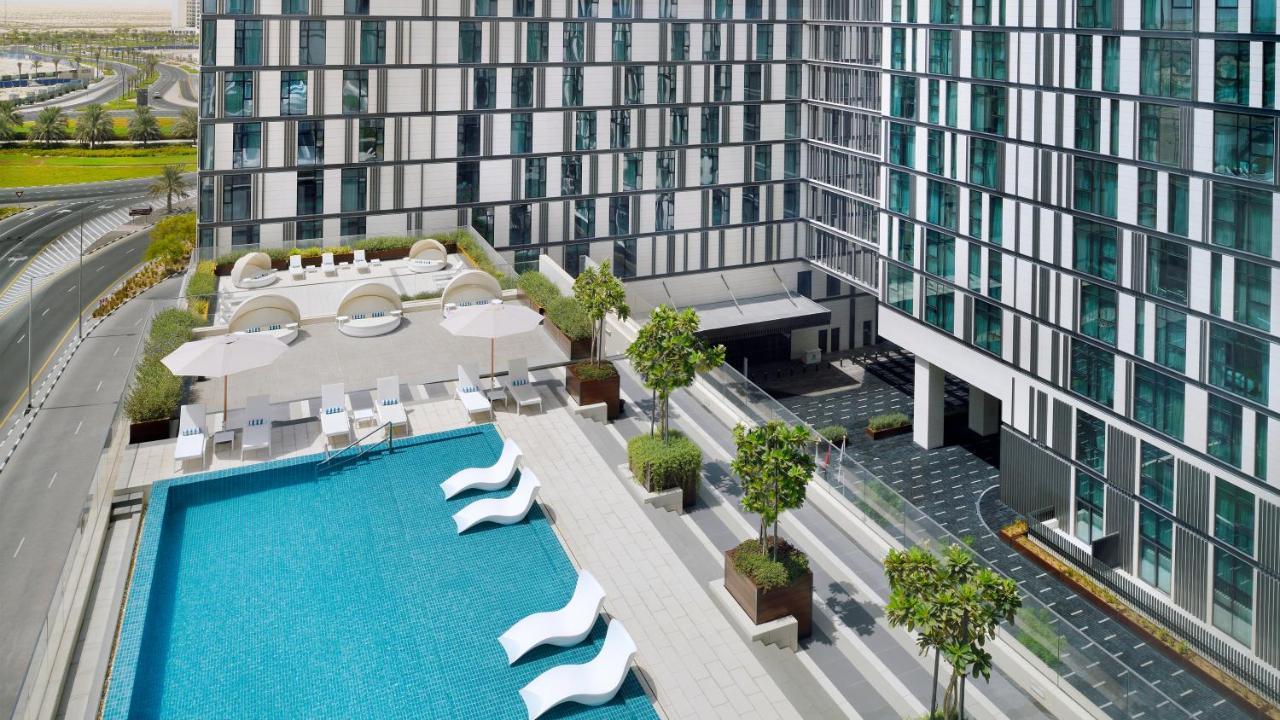 King Studio Suite Pool View or Smoking