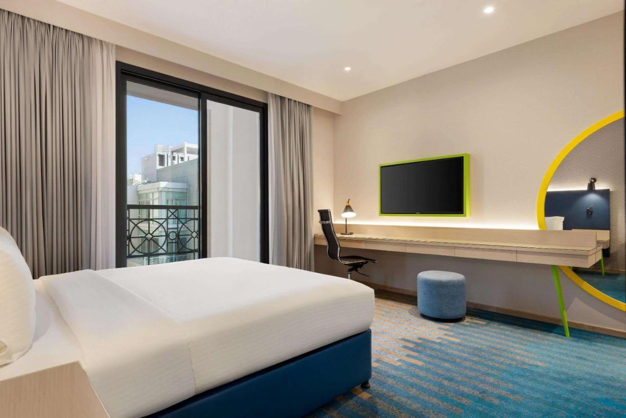Executive Suite Kitchenette 1 King Bed Complimentary Transfer to La Mer Beach Dubai Mall or Burj Khalifa Metro Station