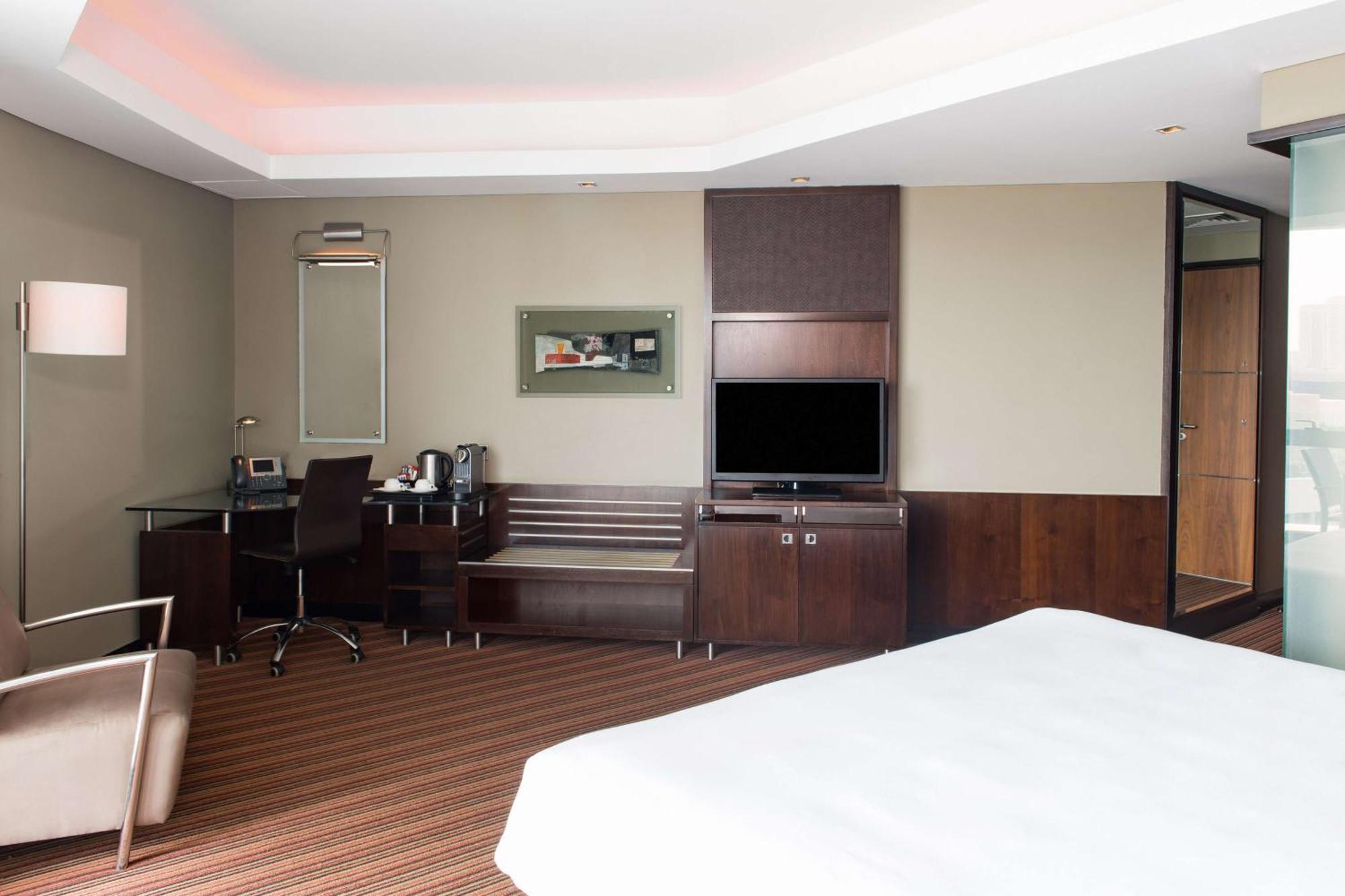 Executive Room Balcony Lounge Access