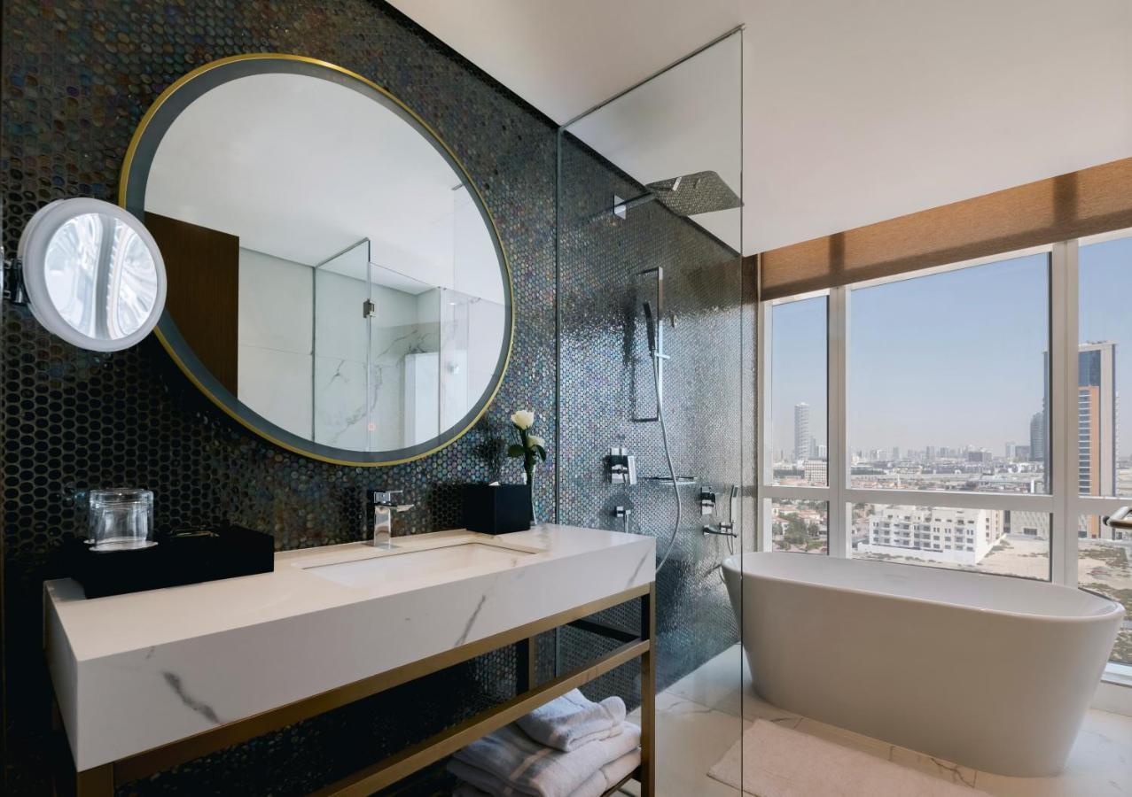Superior King Suite City View Shuttle to the Beach Mall & Metro Station