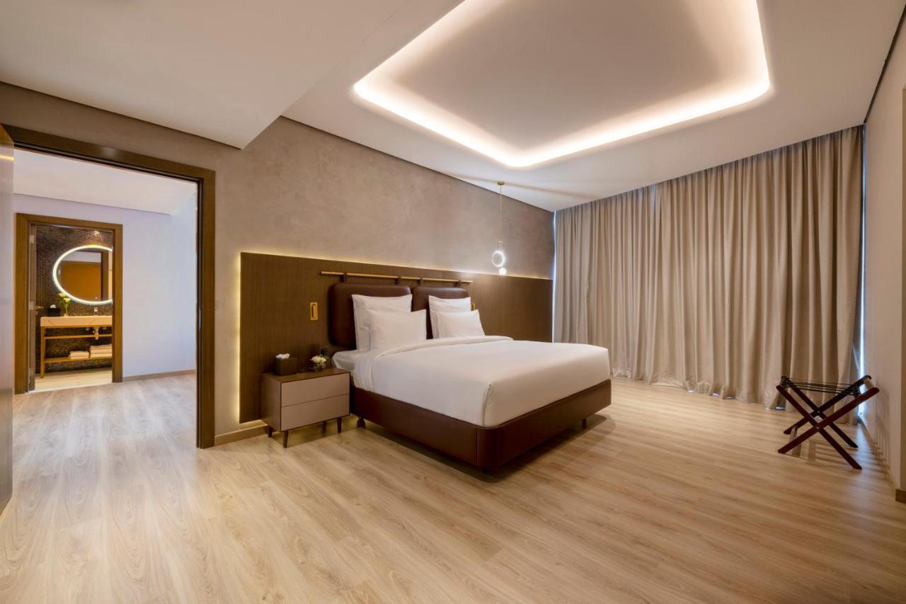 Premium King Suite City View Shuttle to the Beach Mall & Metro Station