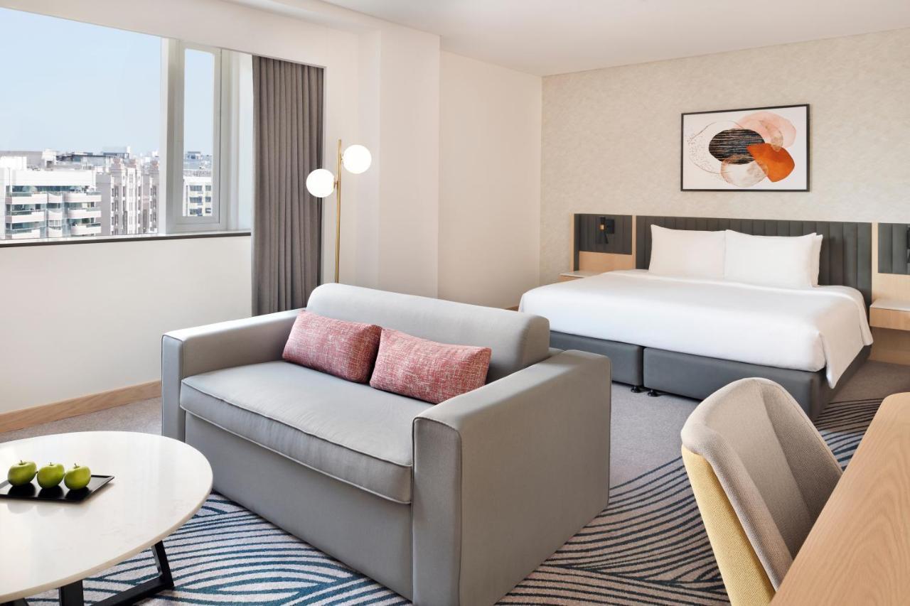 Junior King Suite Club Floor