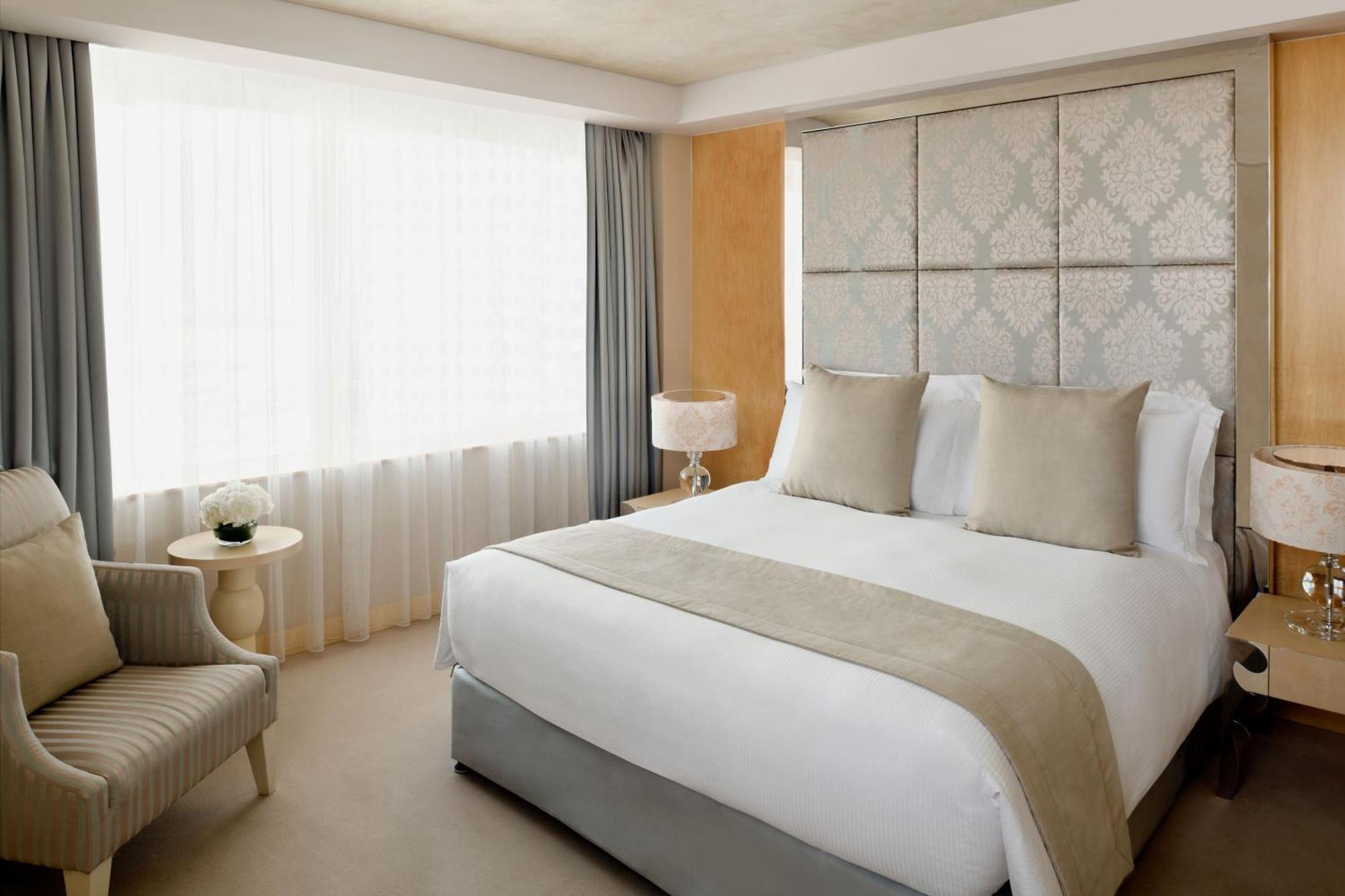 Diplomatic King Suite