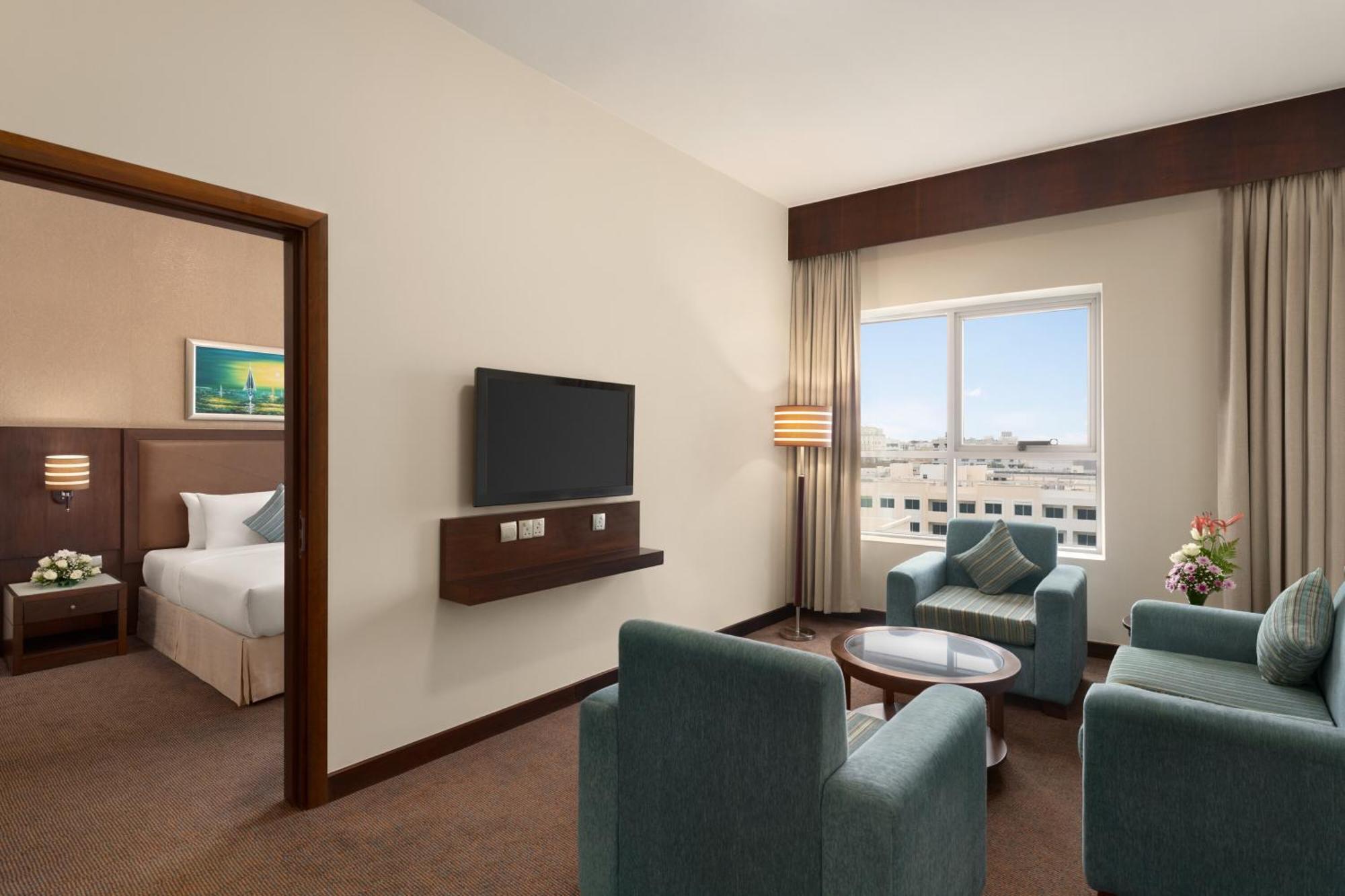 One-Bedroom King Suite Non-Smoking F&B,1284357625:JPEG