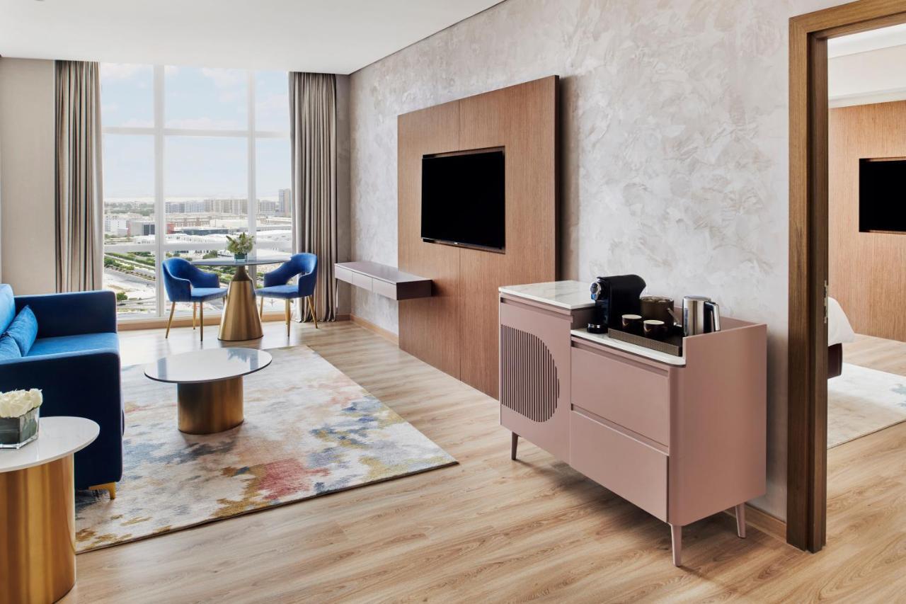 Premium King Suite City View Shuttle to the Beach Mall & Metro Station