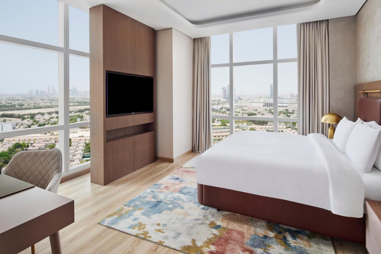 Deluxe King Suite Panoramic City View Shuttle to the Beach Mall & Metro Station