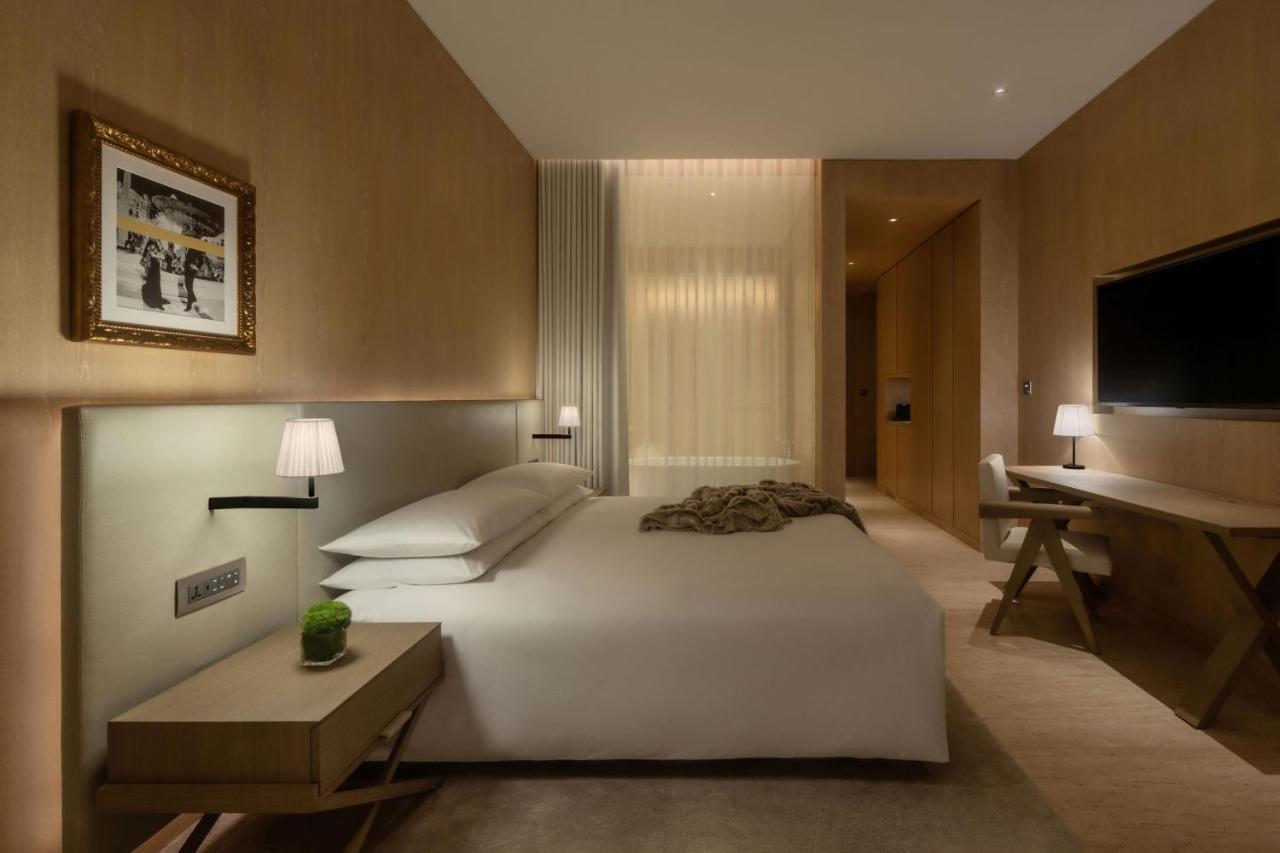 Superior King Room Balcony High Floor