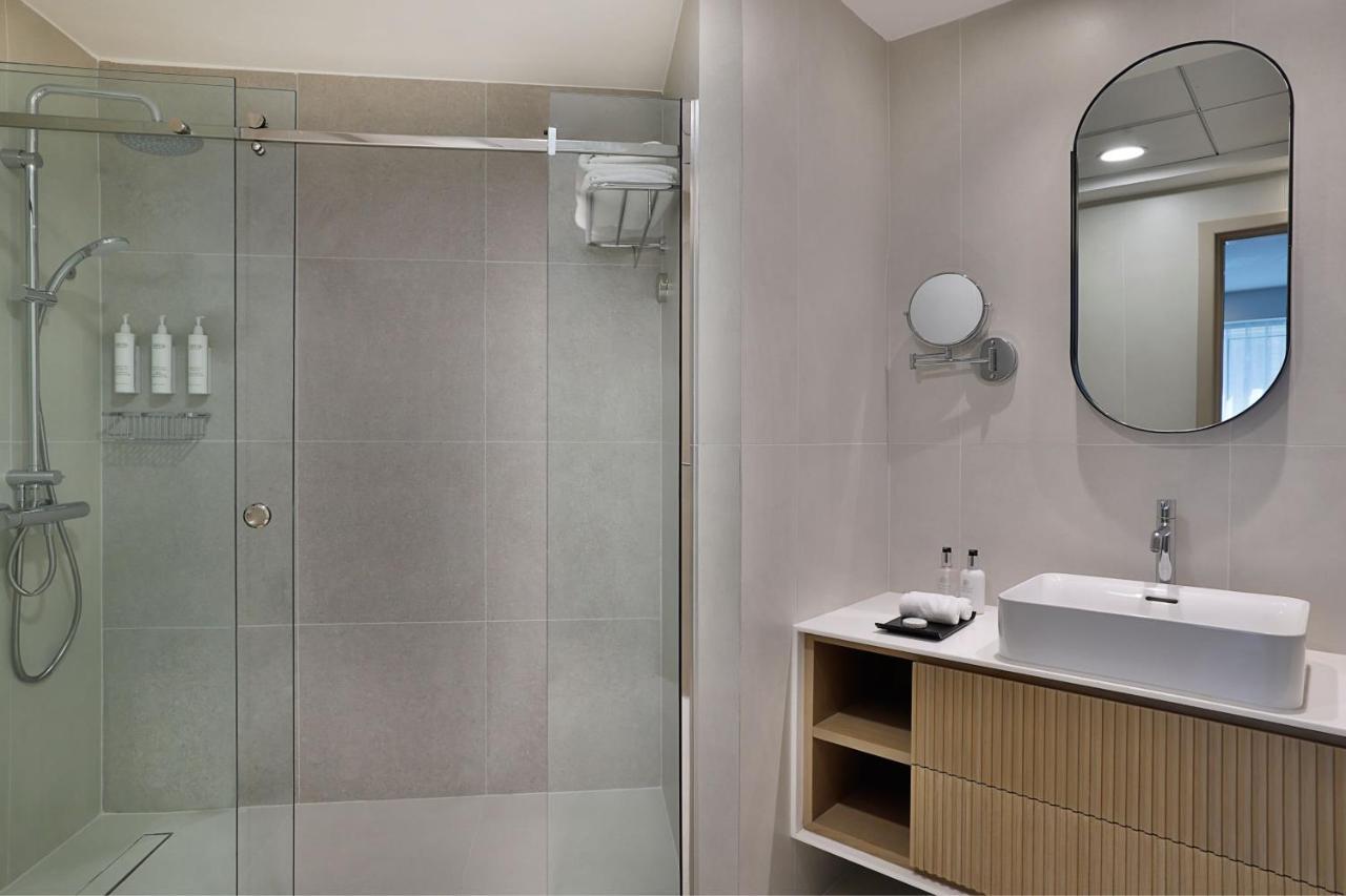 Premium One Bedroom Suite with 2 Twin / Single Beds - City View - Includes 20% Off Food & Beverage