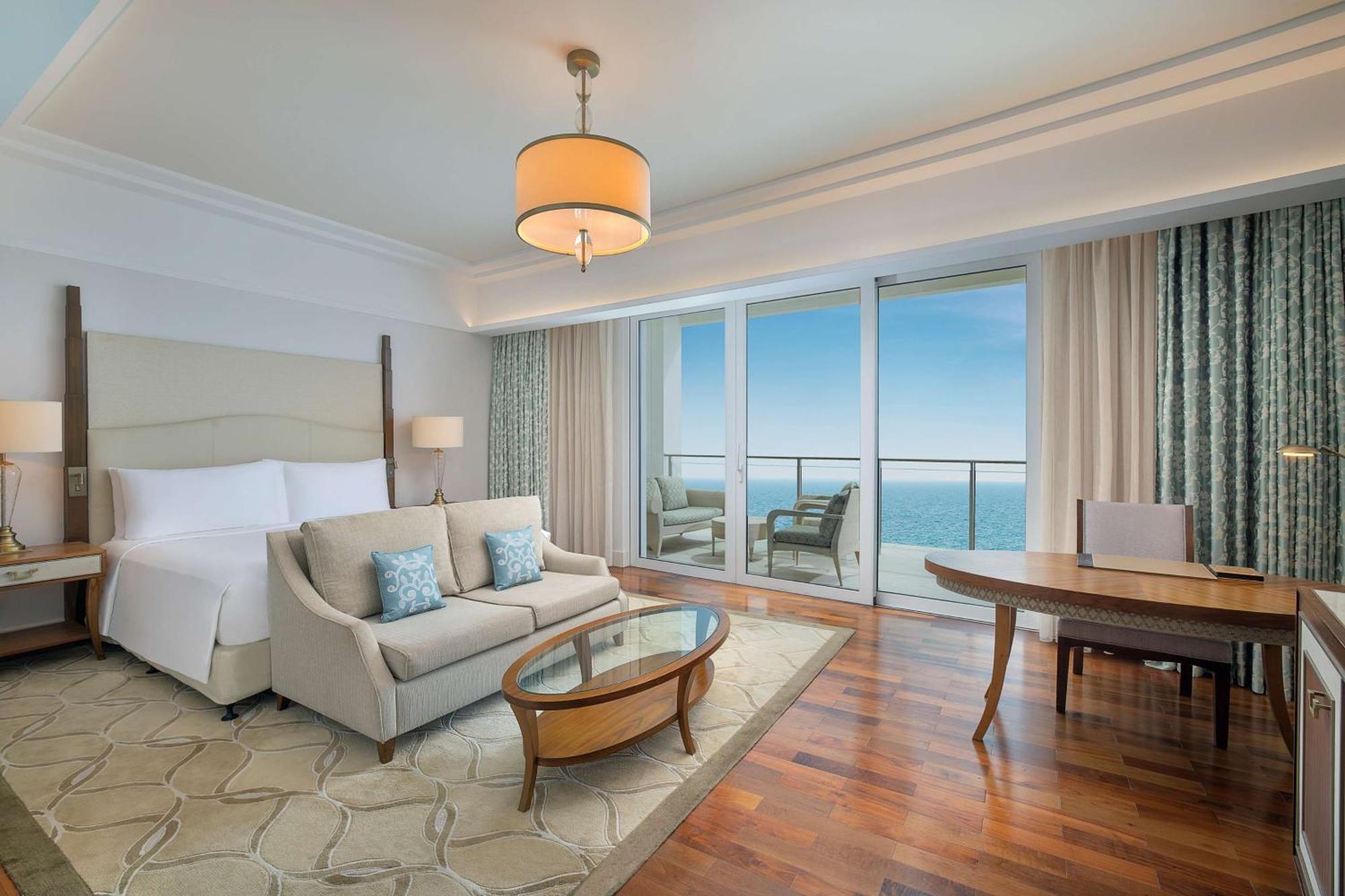 Deluxe Skyline King Room Sea View