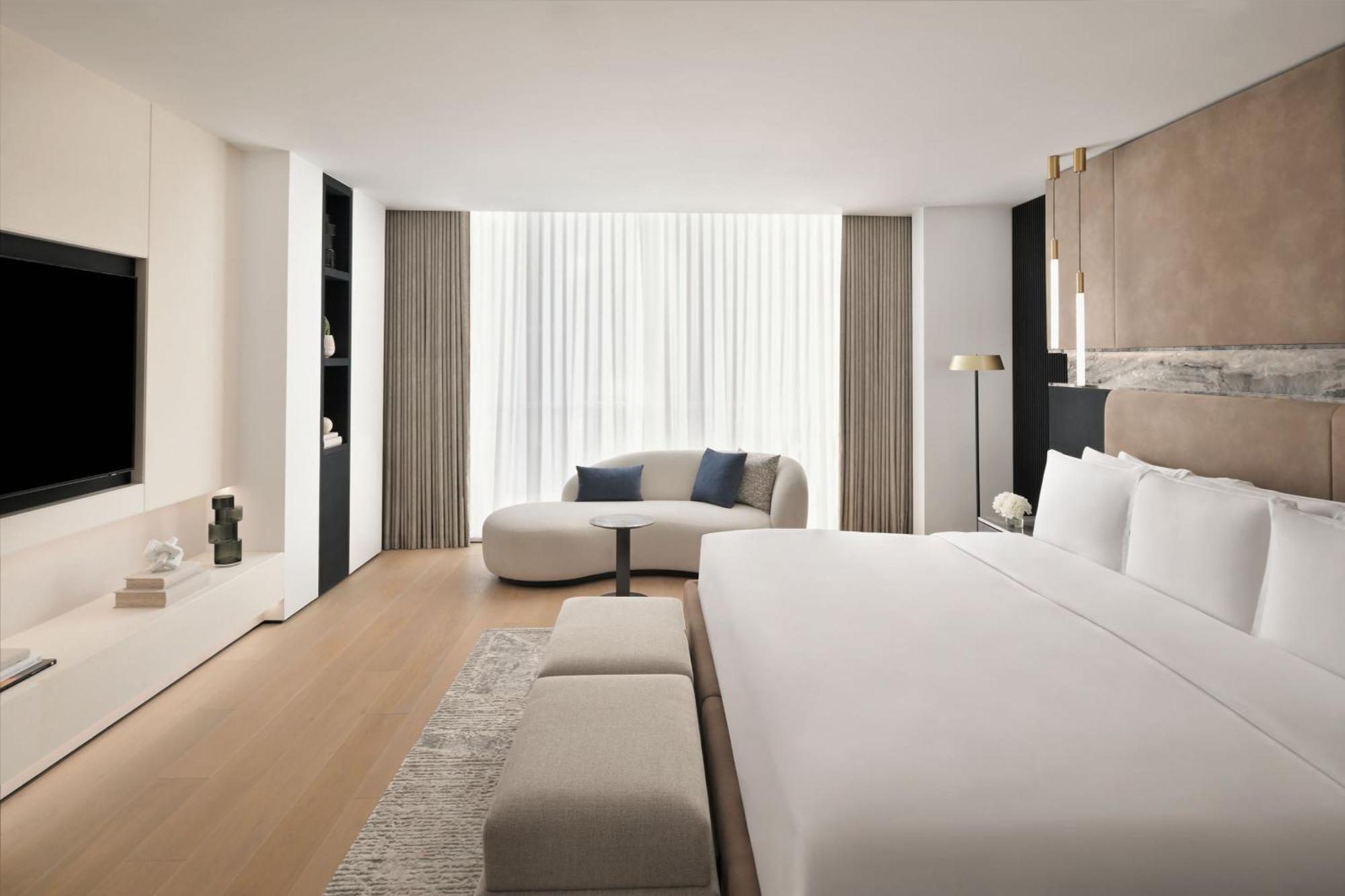 Presidential Suite, Club lounge access, 1 King, Skyline view