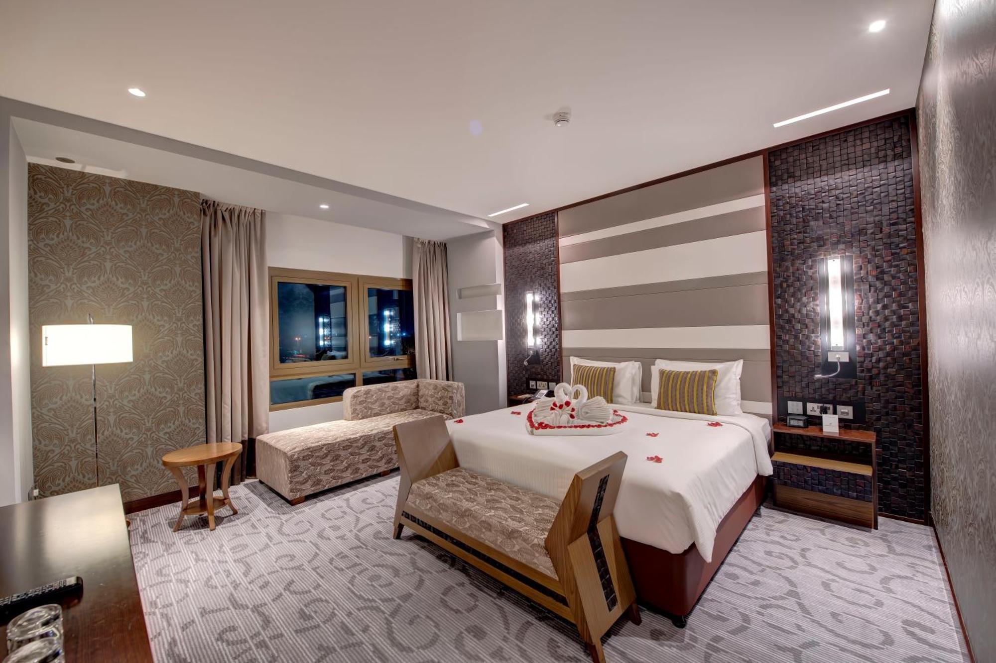 Deluxe Suite Complimentary Shuttle Bus to Beach & Mall of the Emirates