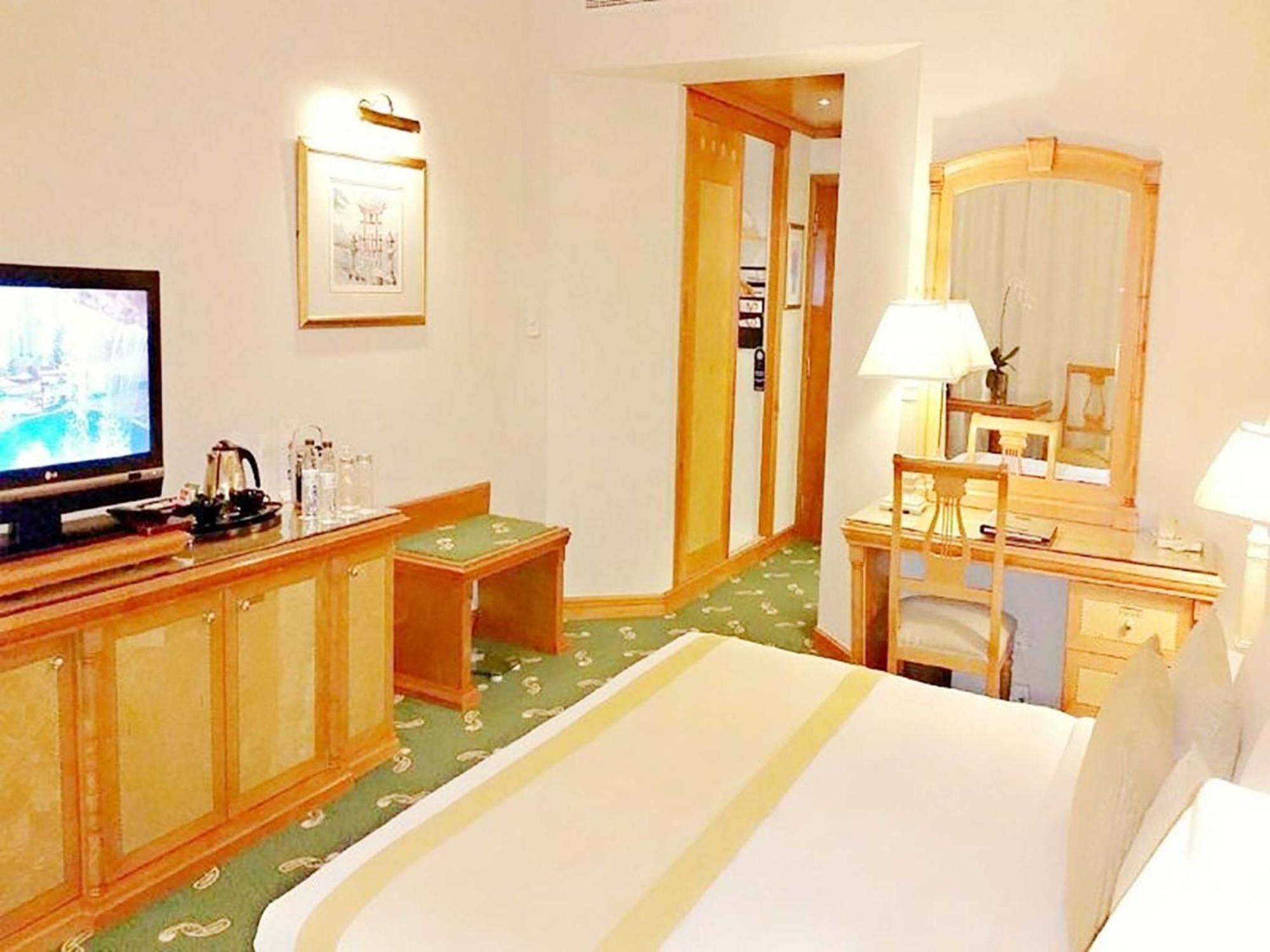 Deluxe Double or Twin Room on F&B