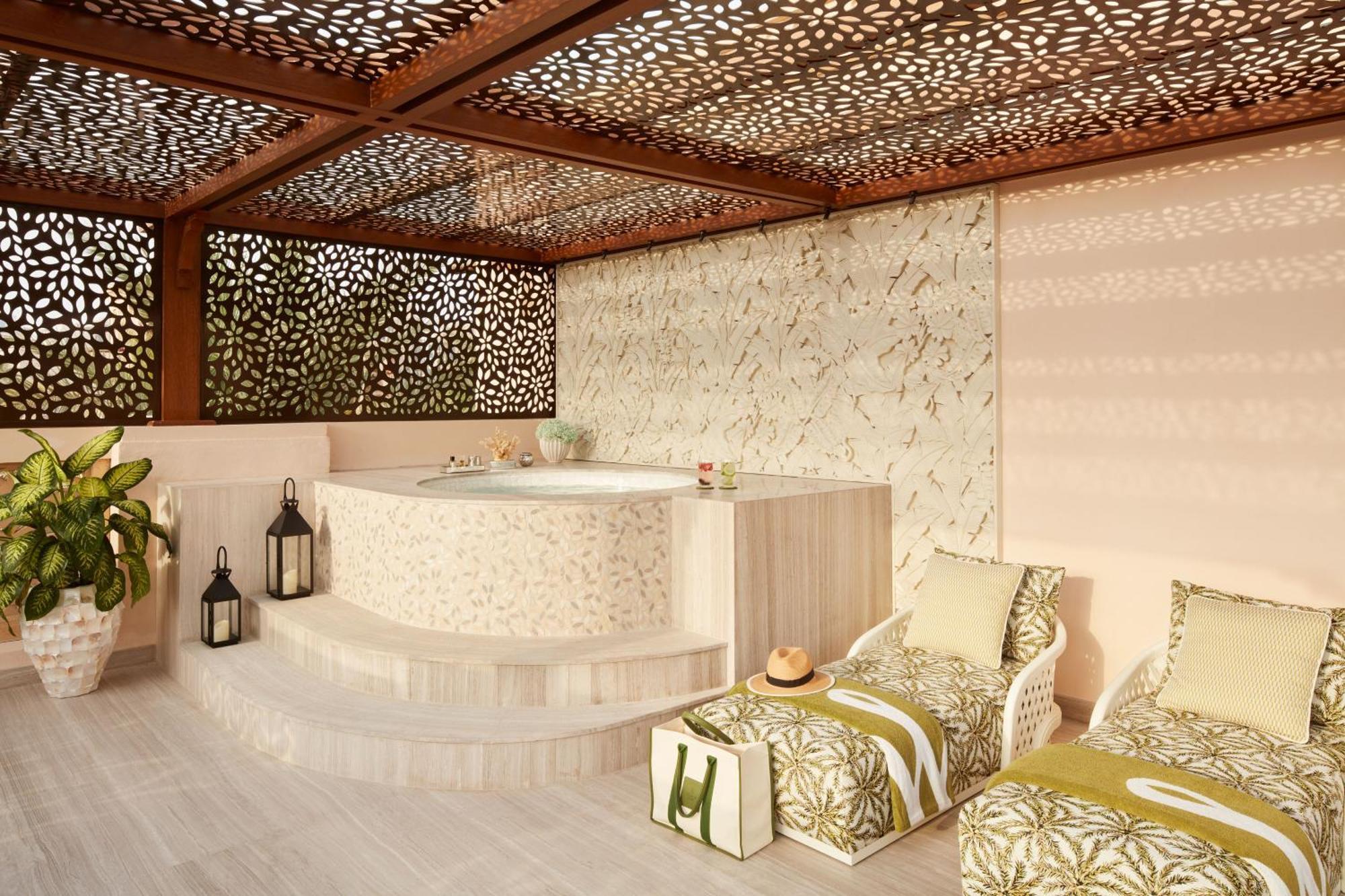 Royal Malakiya Villa Complimentary Aperitifs Private Pool Private Butler Airport Transfer