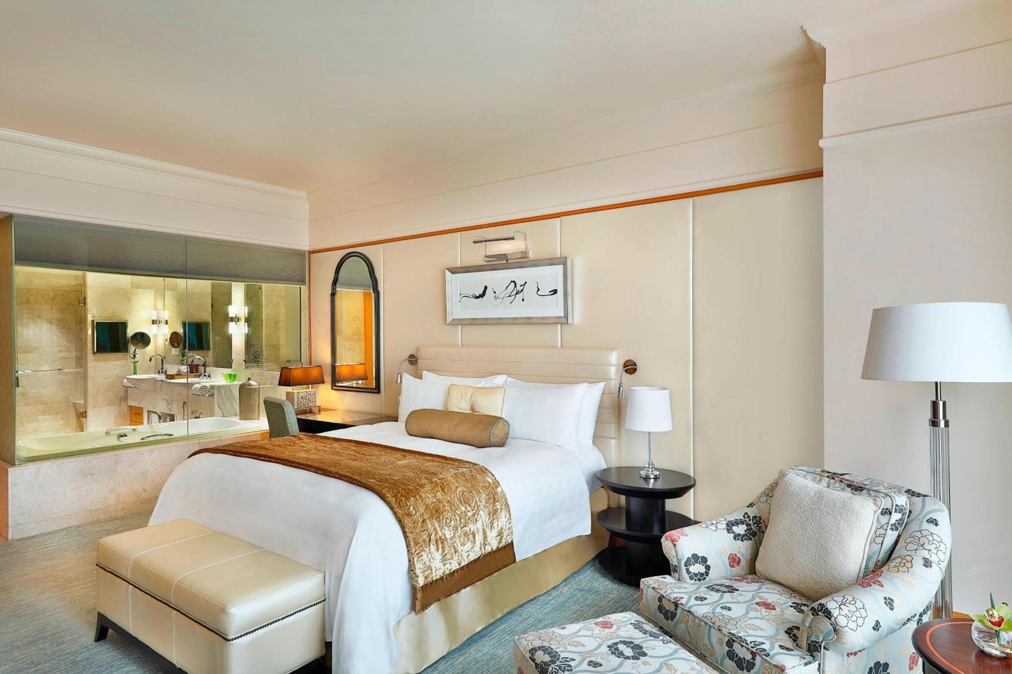 Executive Suite One King Bed Non Smoking,702660850:JPEG