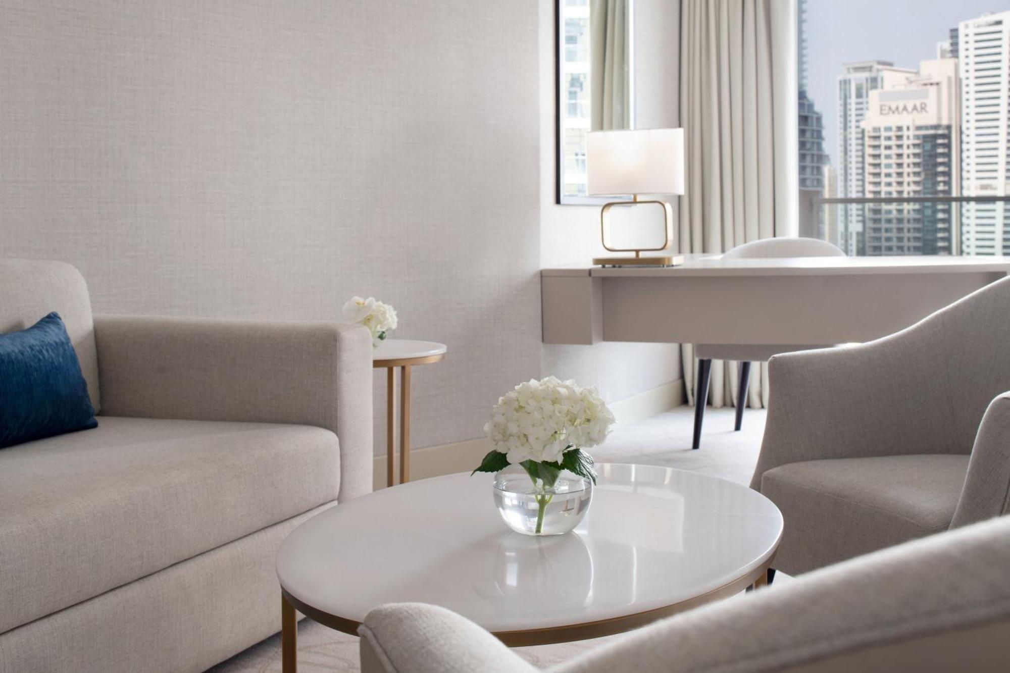 Tower King Suite Sofa Bed City View Club Level