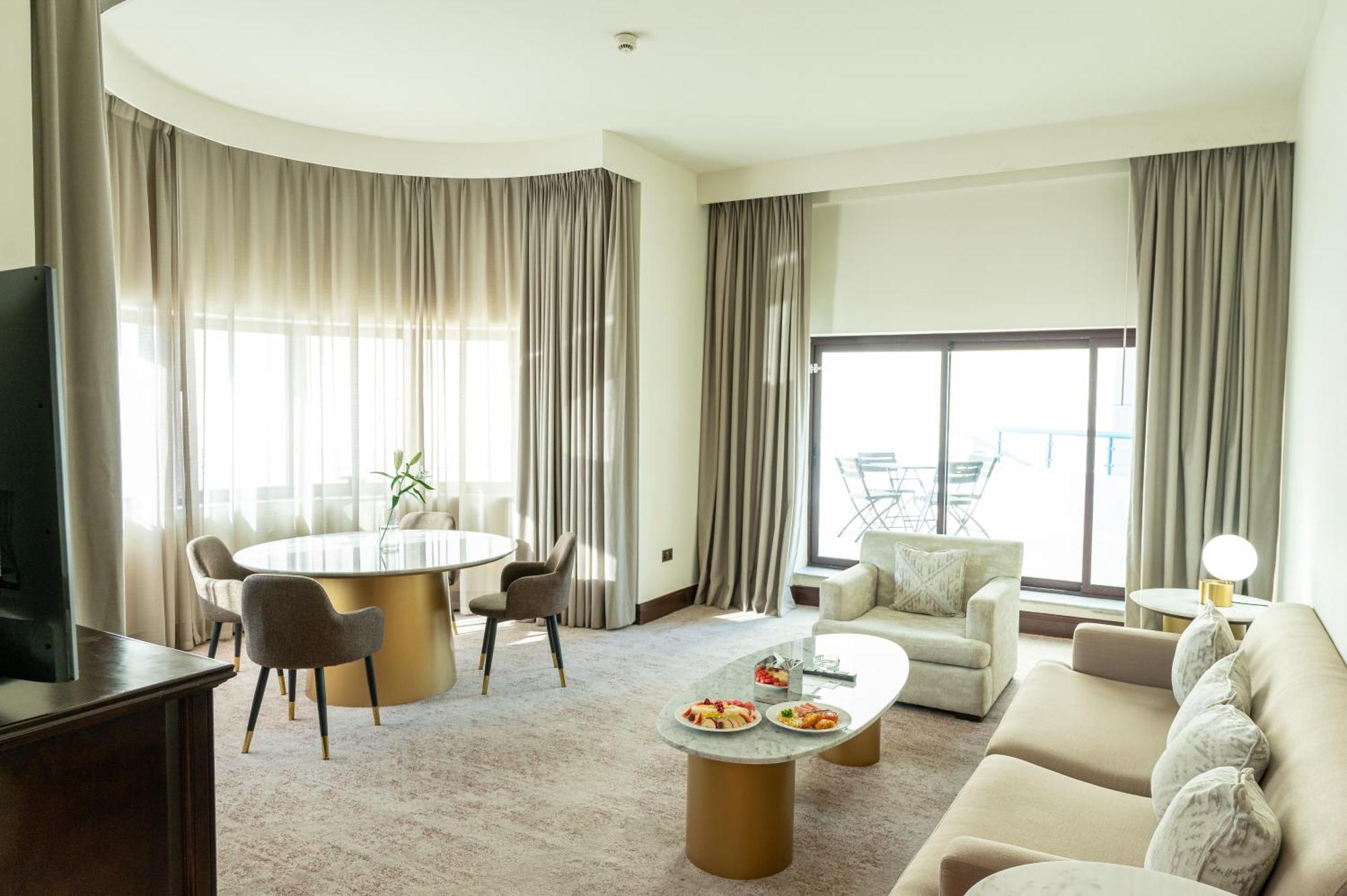 Executive Suite,1632911113:JPEG