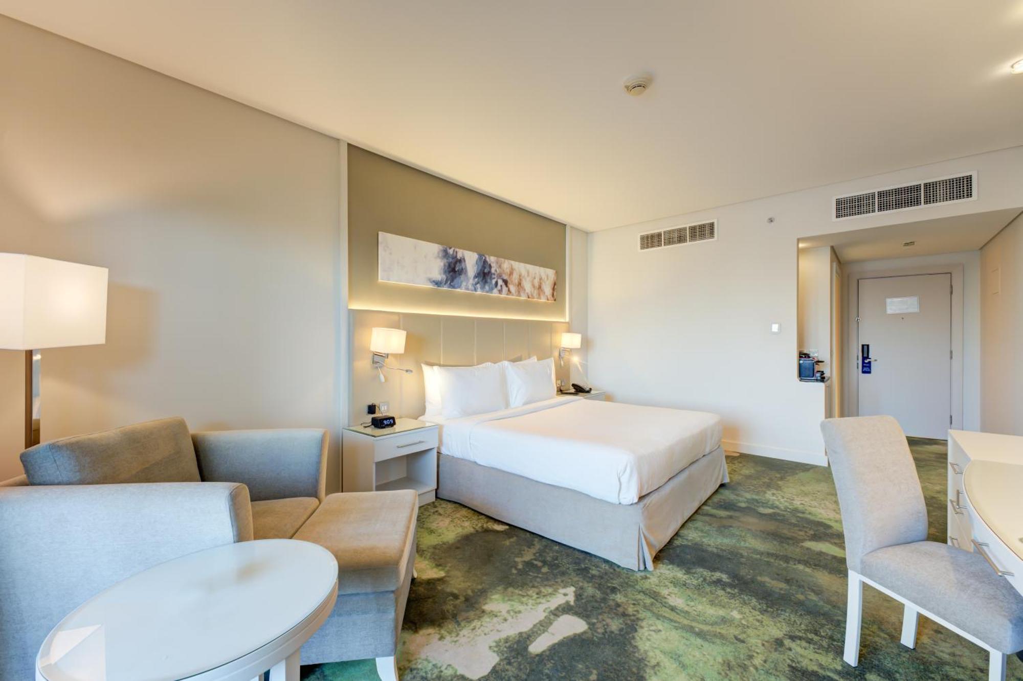 Superior King Room Shuttle Service to JBR Beach Access to The Market Mall,1566926807:JPEG