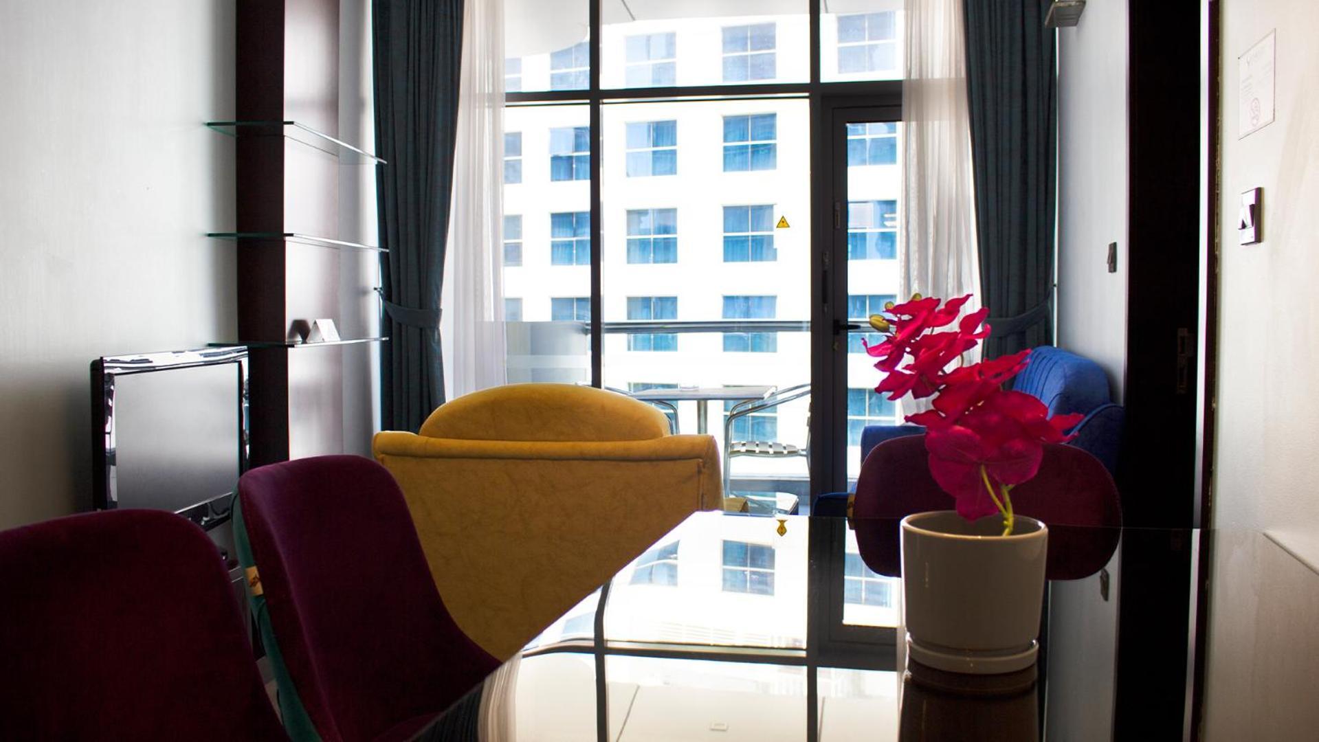 Deluxe One-Bedroom Apartment City View