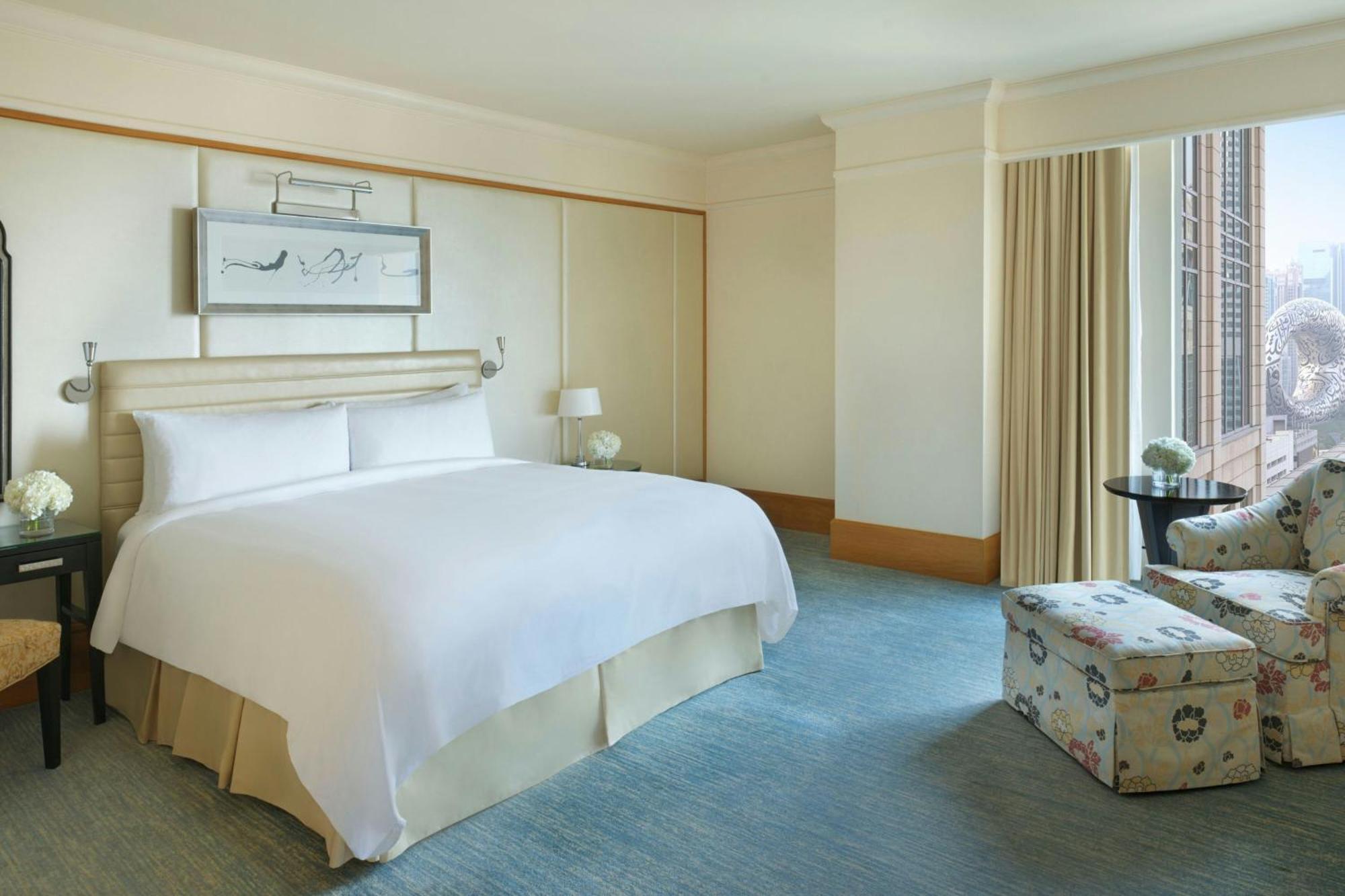 Junior Suite Lounge Access One King Bed Non Smoking,1704923239:JPEG