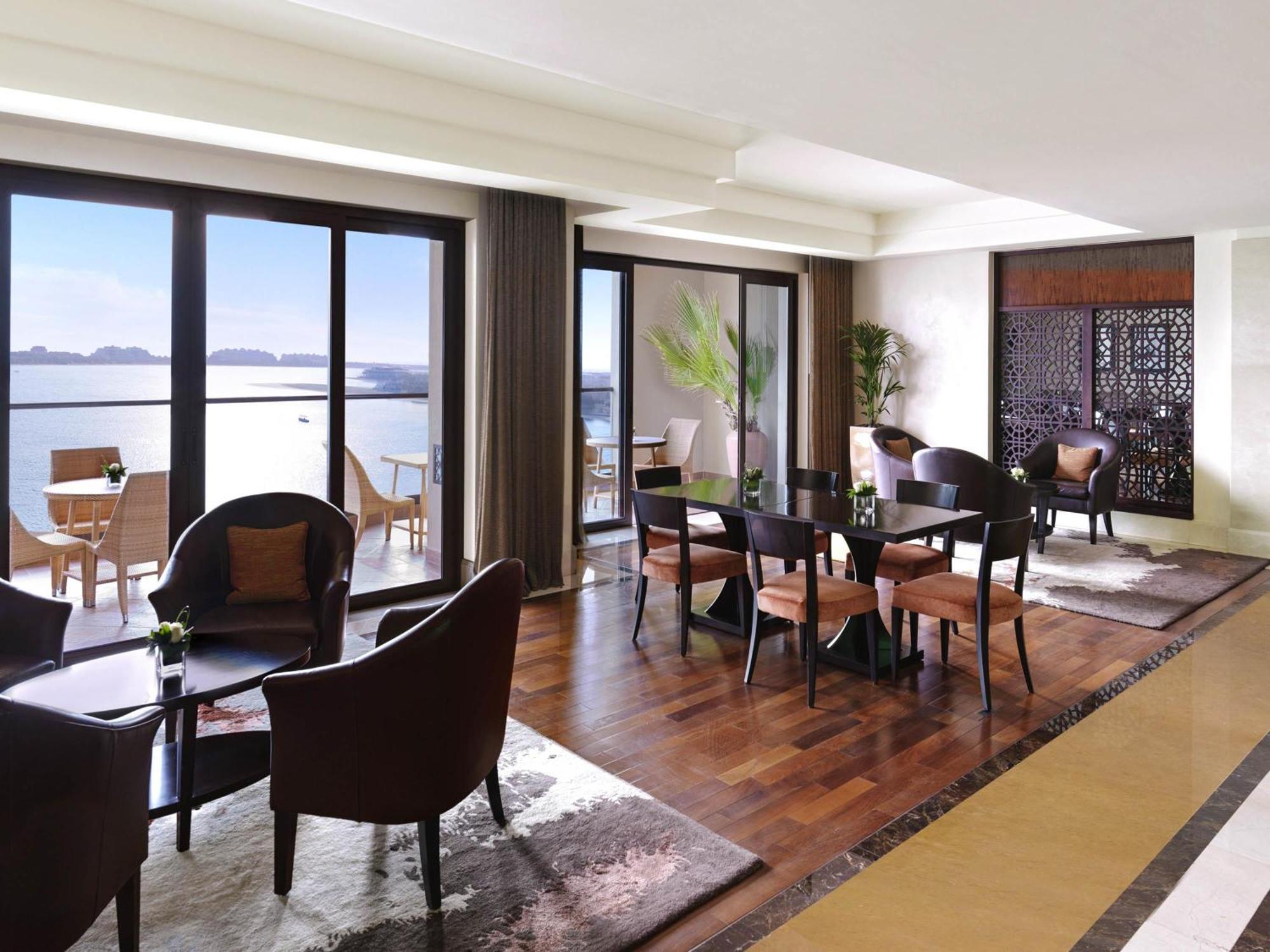 Fairmont Gold Jacuzzi Corner Palm Sea View Suite Lounge Access Balcony