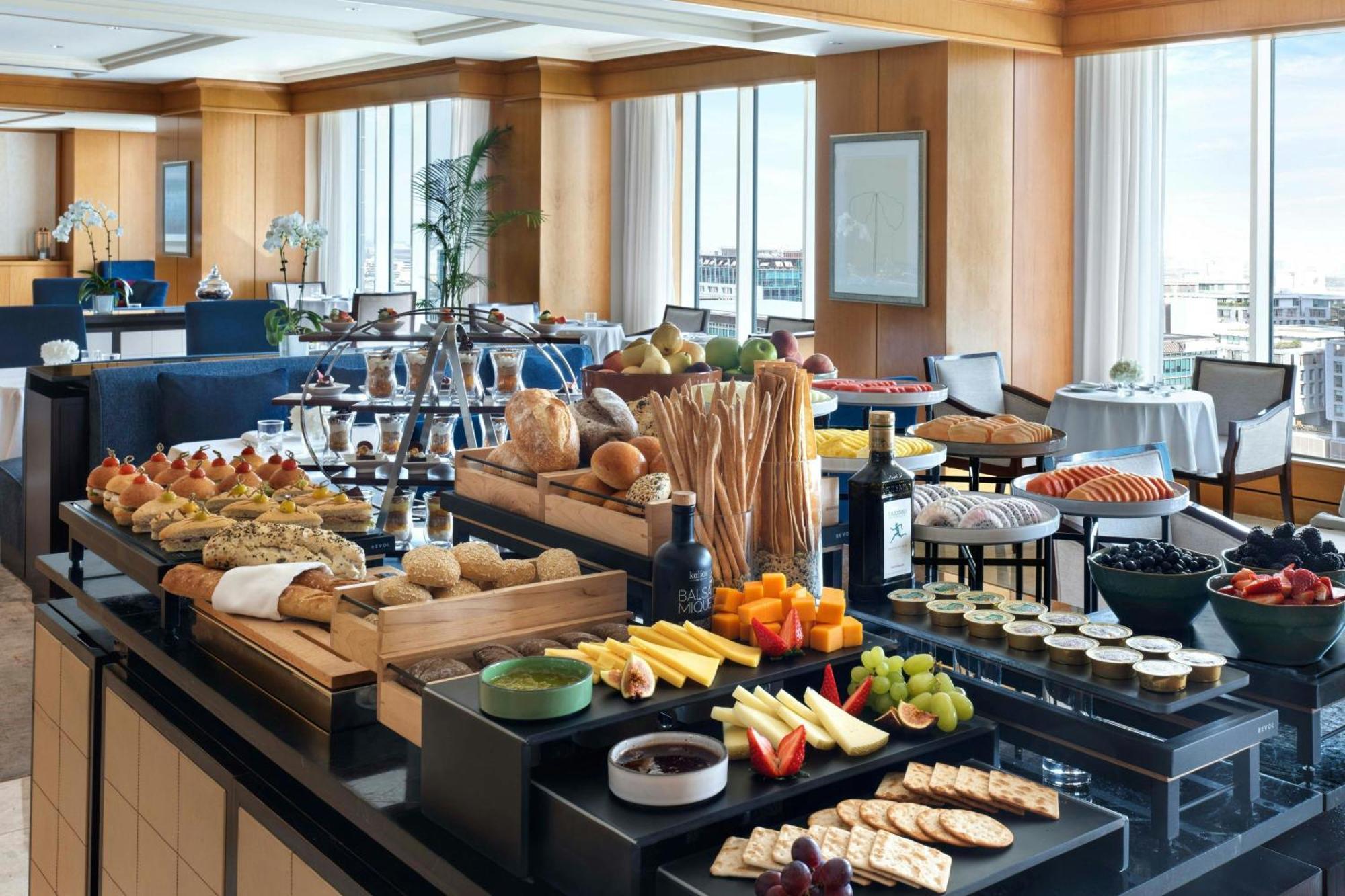 Club Suite Lounge Access One King Non Smoking