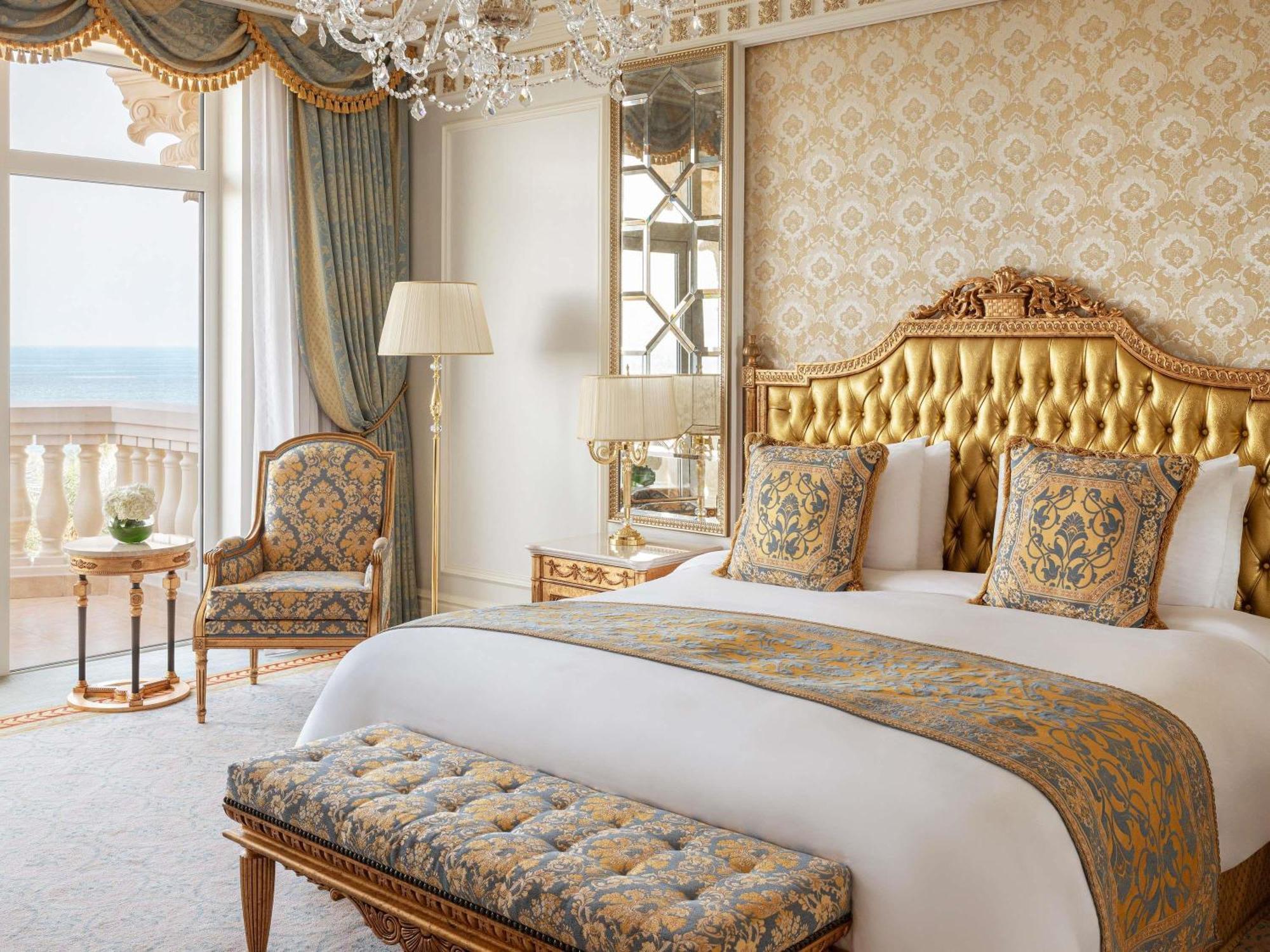 Premier Suite with Balcony - Lounge Access