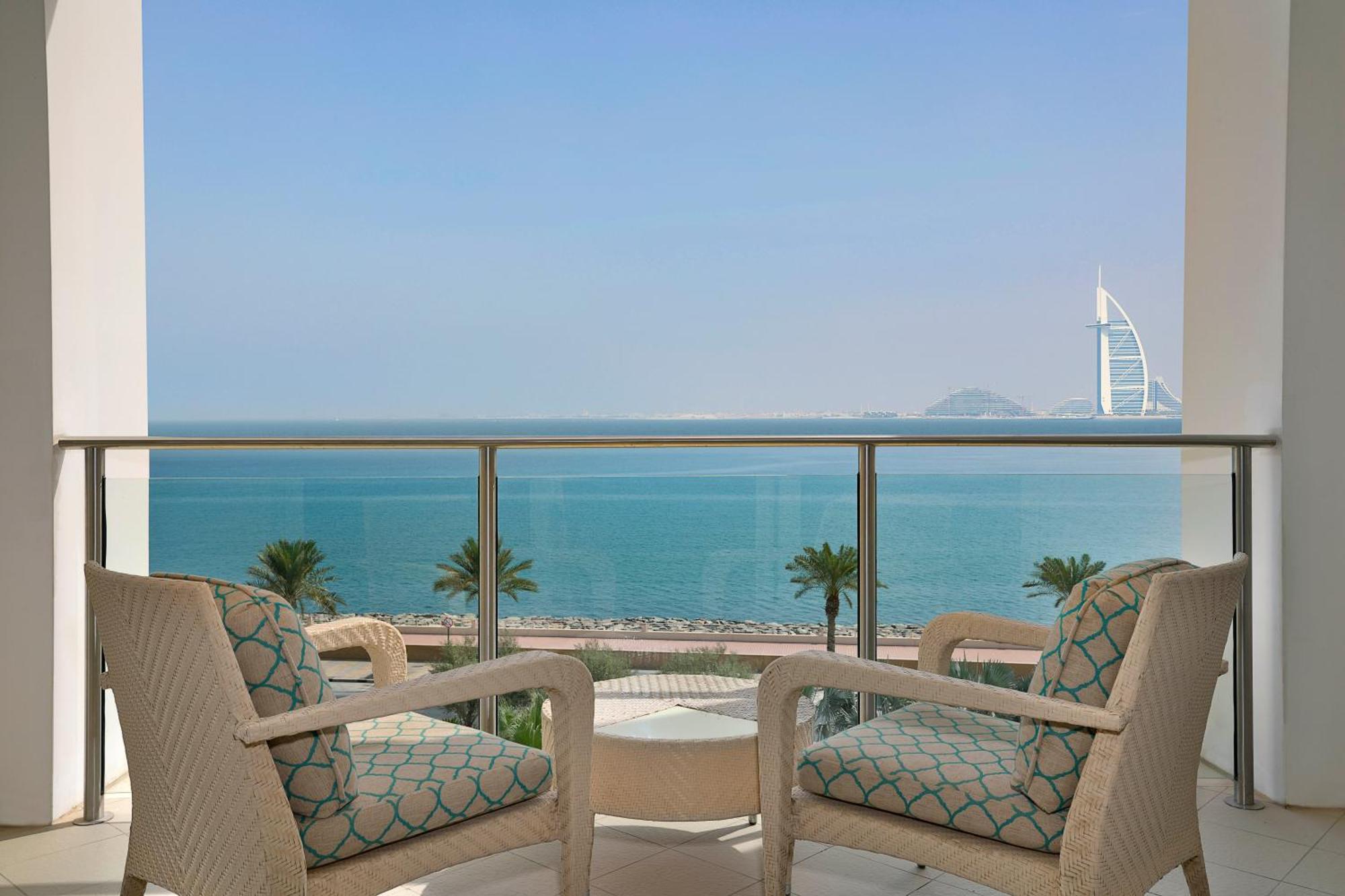 Deluxe Skyline King Room Sea View