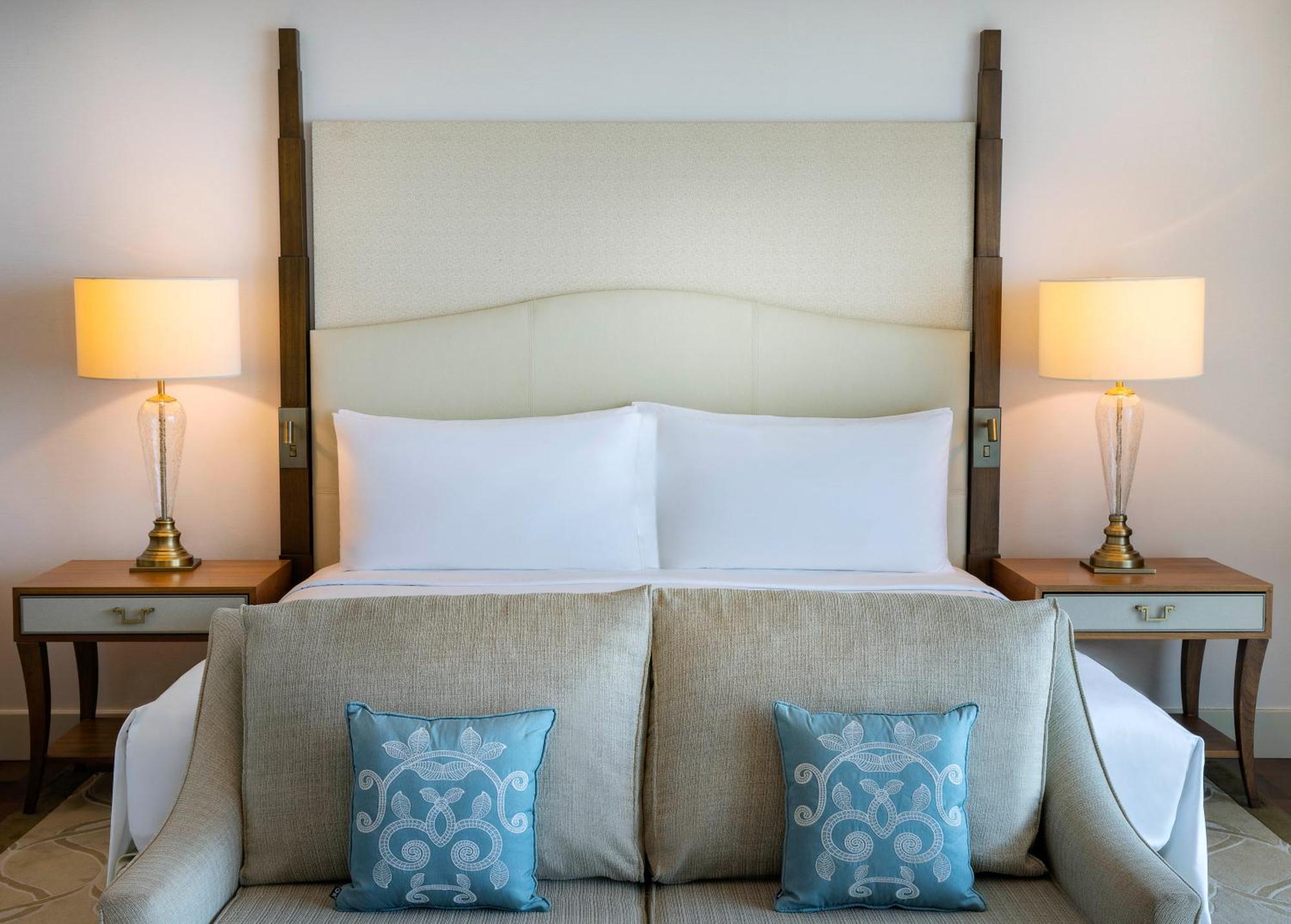 Deluxe Skyline King Room Sea View