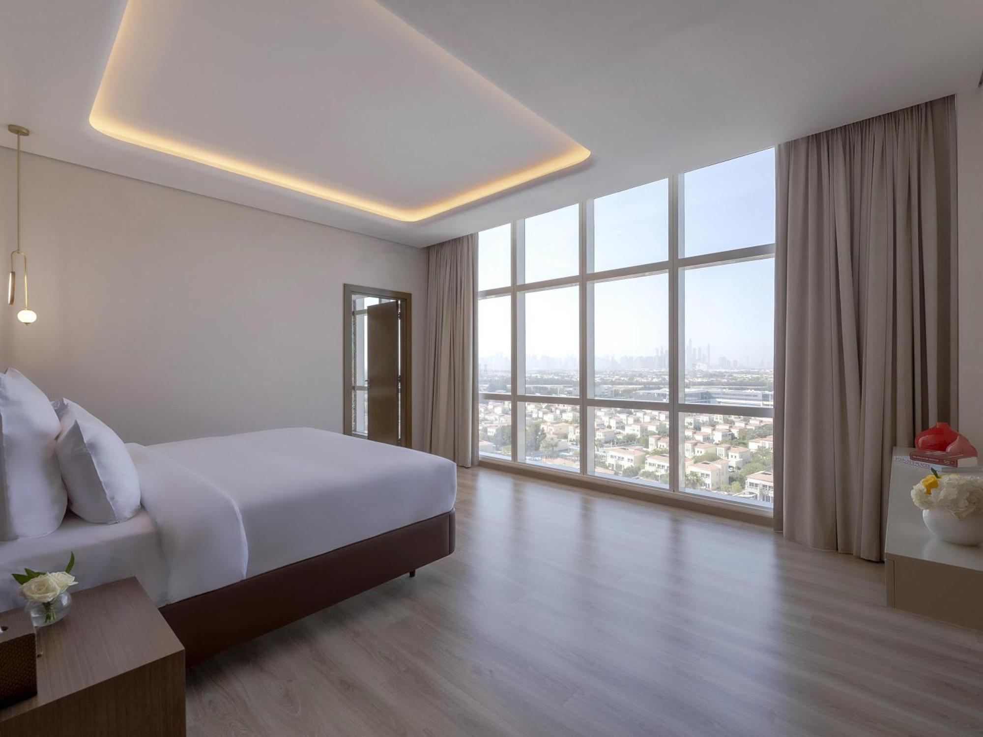 Premium King Room City View Shuttle to the Beach Mall & Metro Station