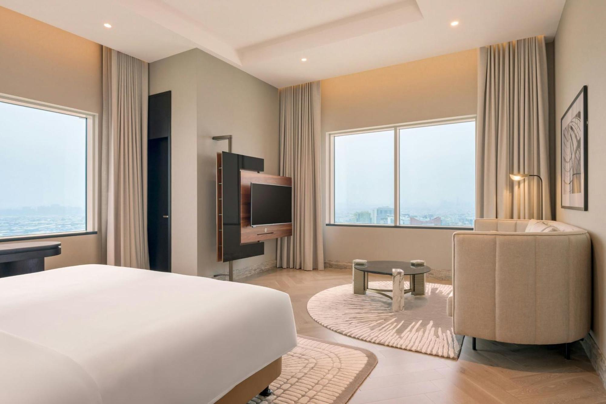 Presidential 1 Bedroom Suite Club lounge Access including Evening Cocktail hours & Soft Refreshments & Canapes