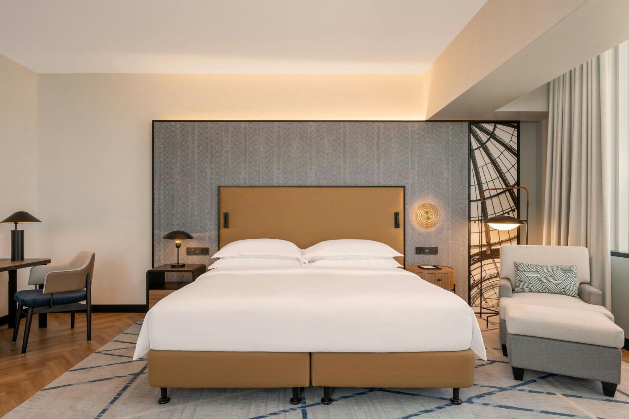 Amiri Suite Club lounge Access including Evening Cocktail hours & Soft Refreshments & Canapes