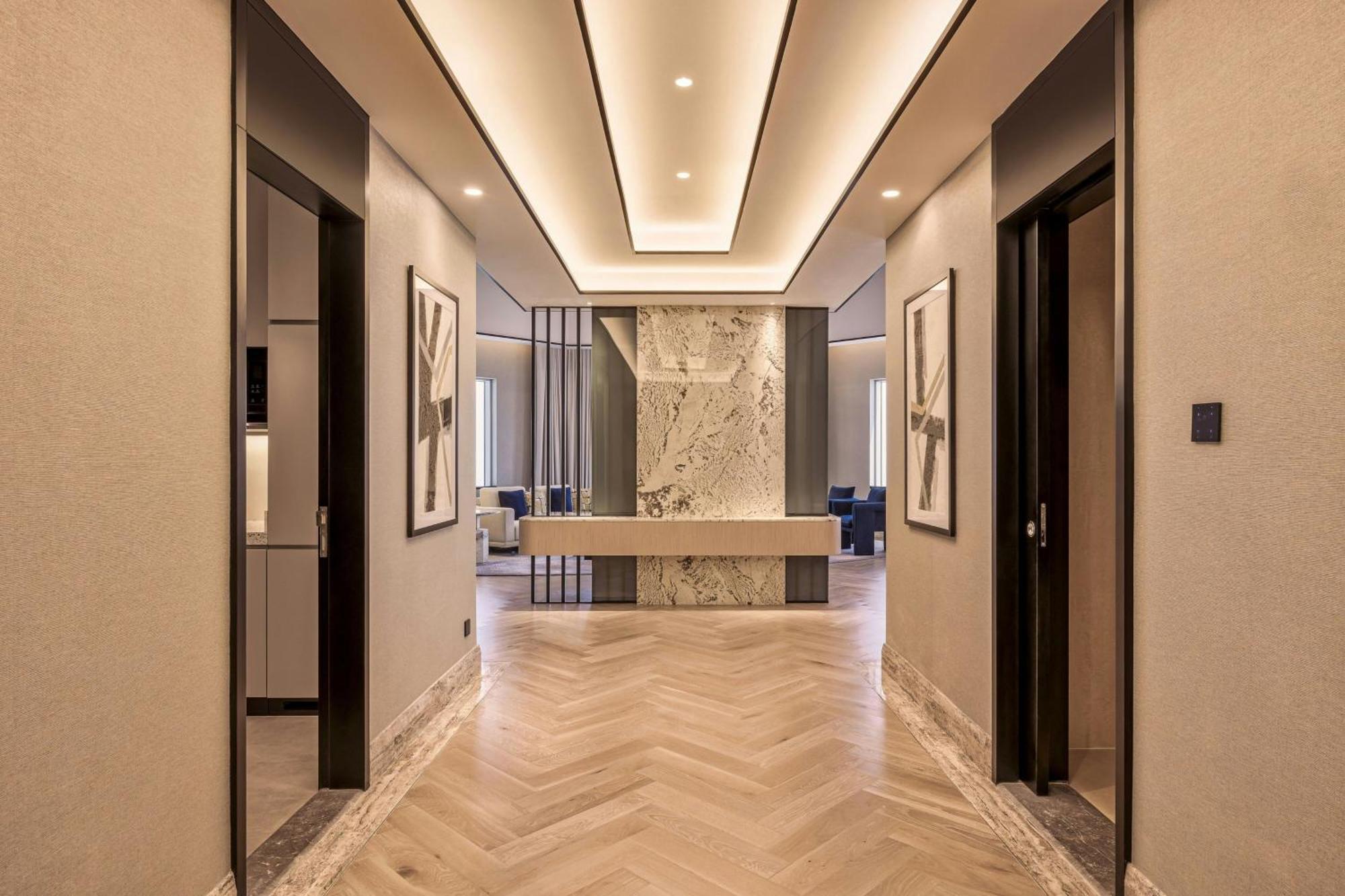 Presidential 1 Bedroom Suite Club lounge Access including Evening Cocktail hours & Soft Refreshments & Canapes