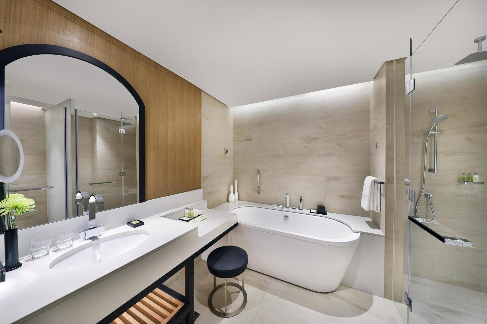 Corner King Room Burj Khalifa View
