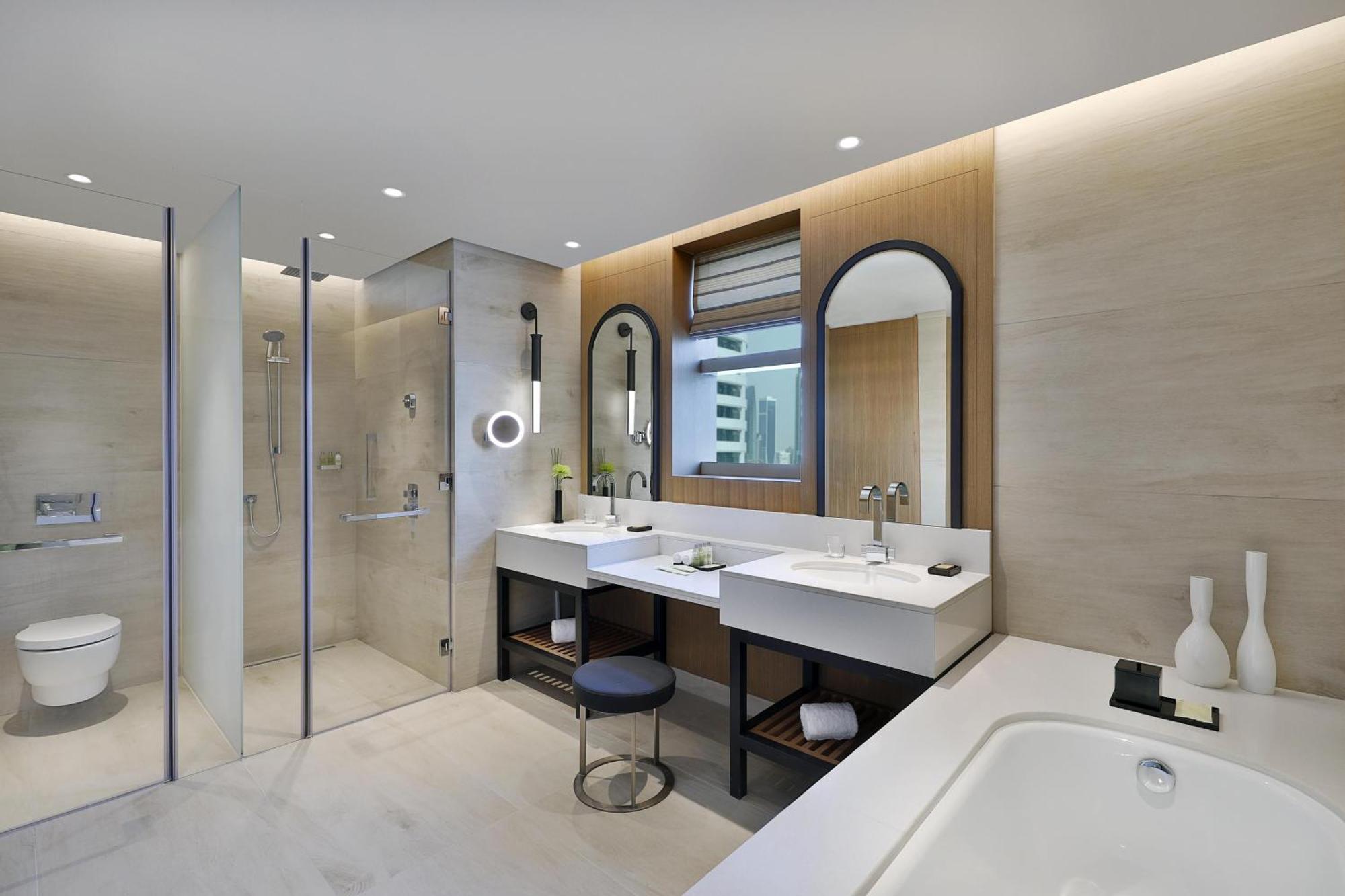 Corner Junior King Suite