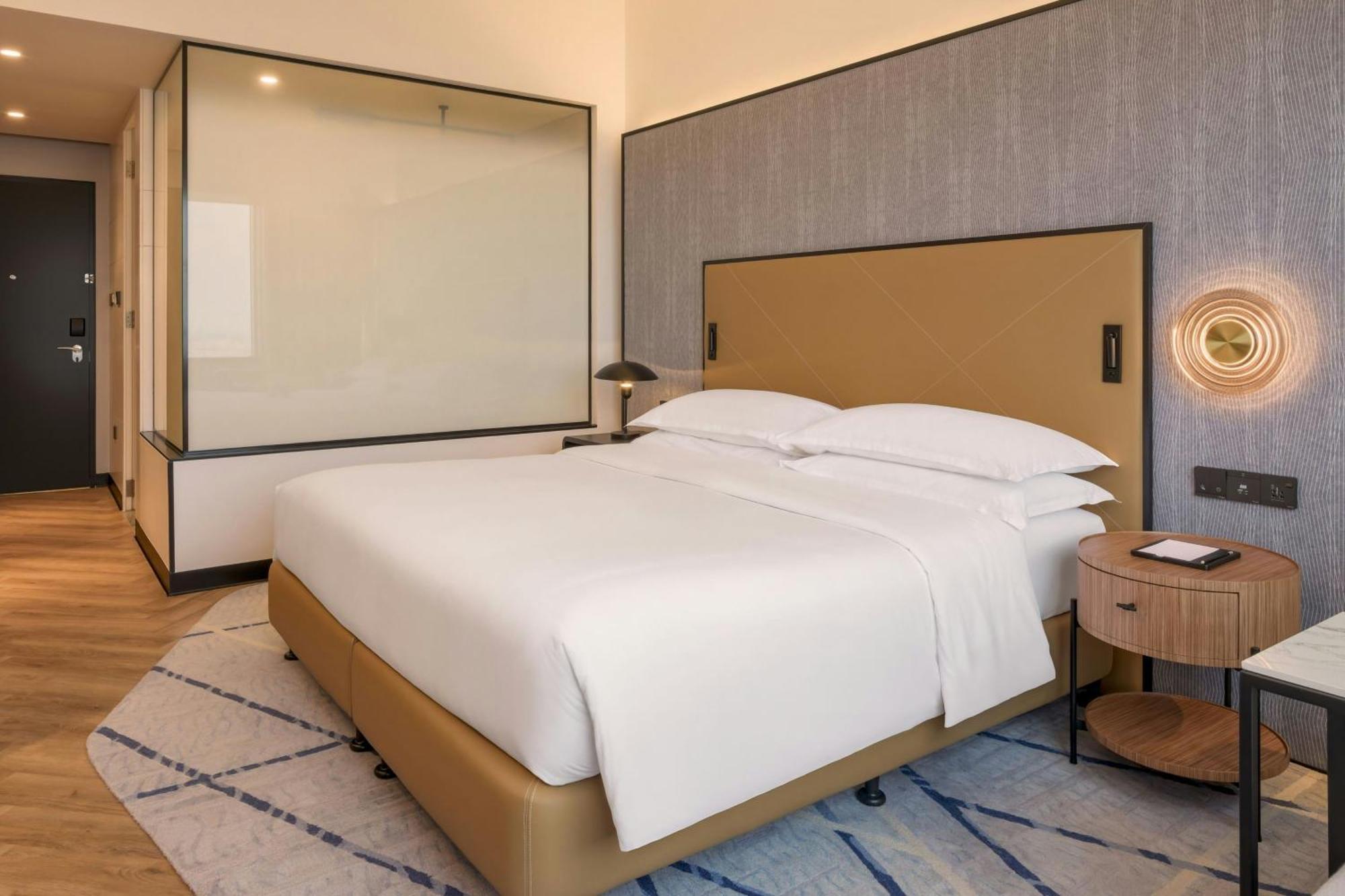 Deluxe King Room City view