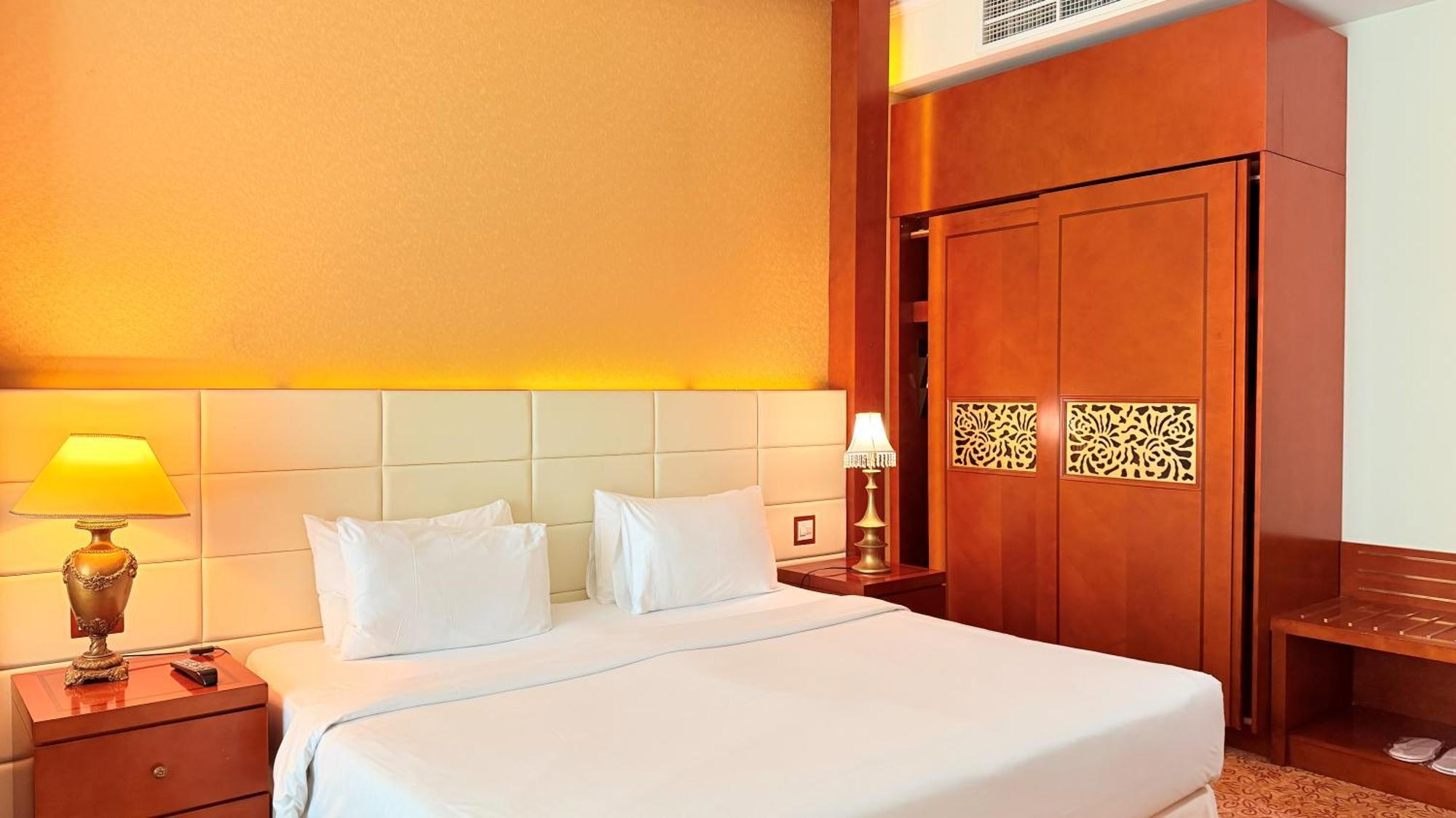 Deluxe King Room,1758552783:JPEG