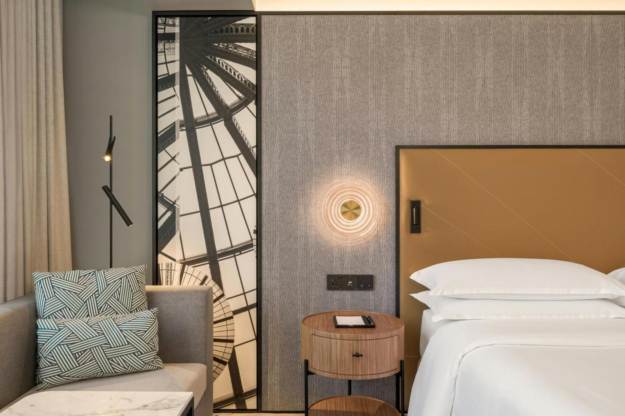 Deluxe King Room City view