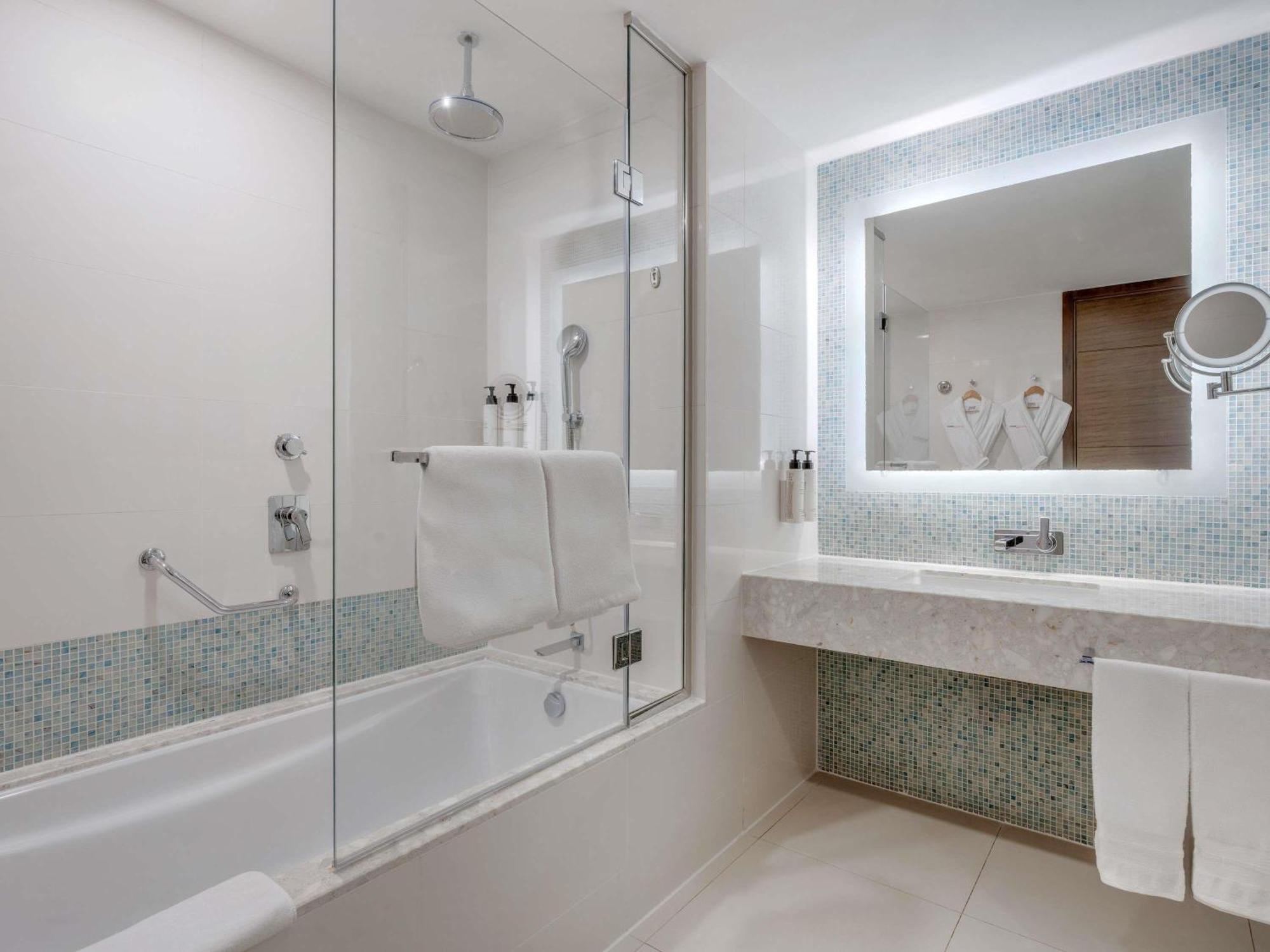 One-Bedroom Premium Apartment Burj Khalifa Creek View