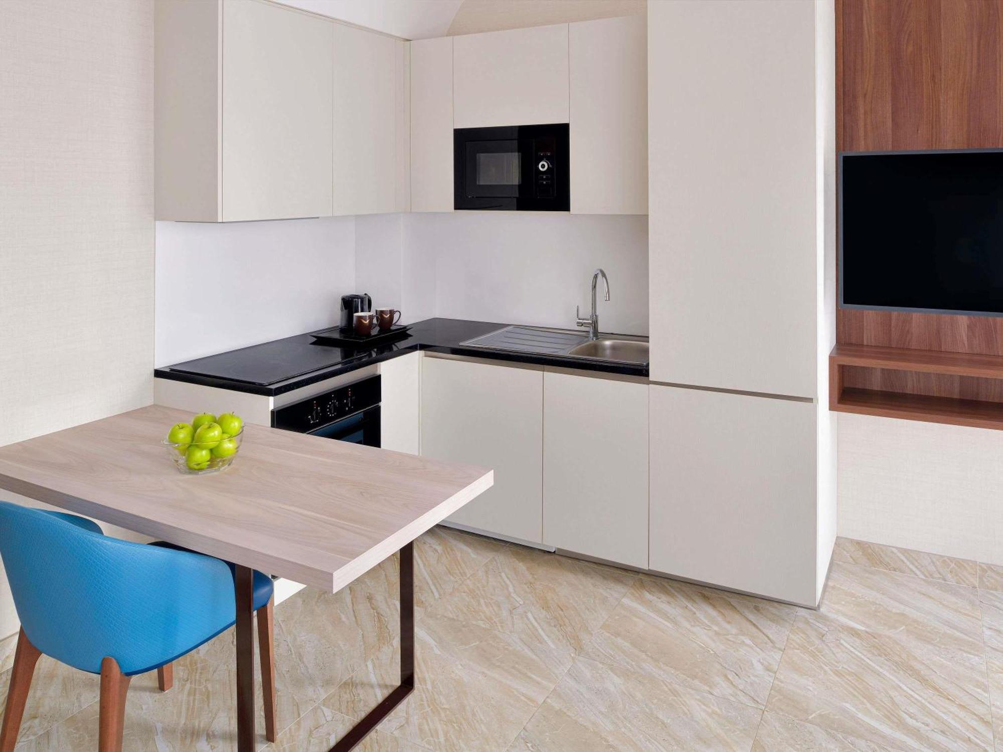One-Bedroom Apartment Burj Khalifa view