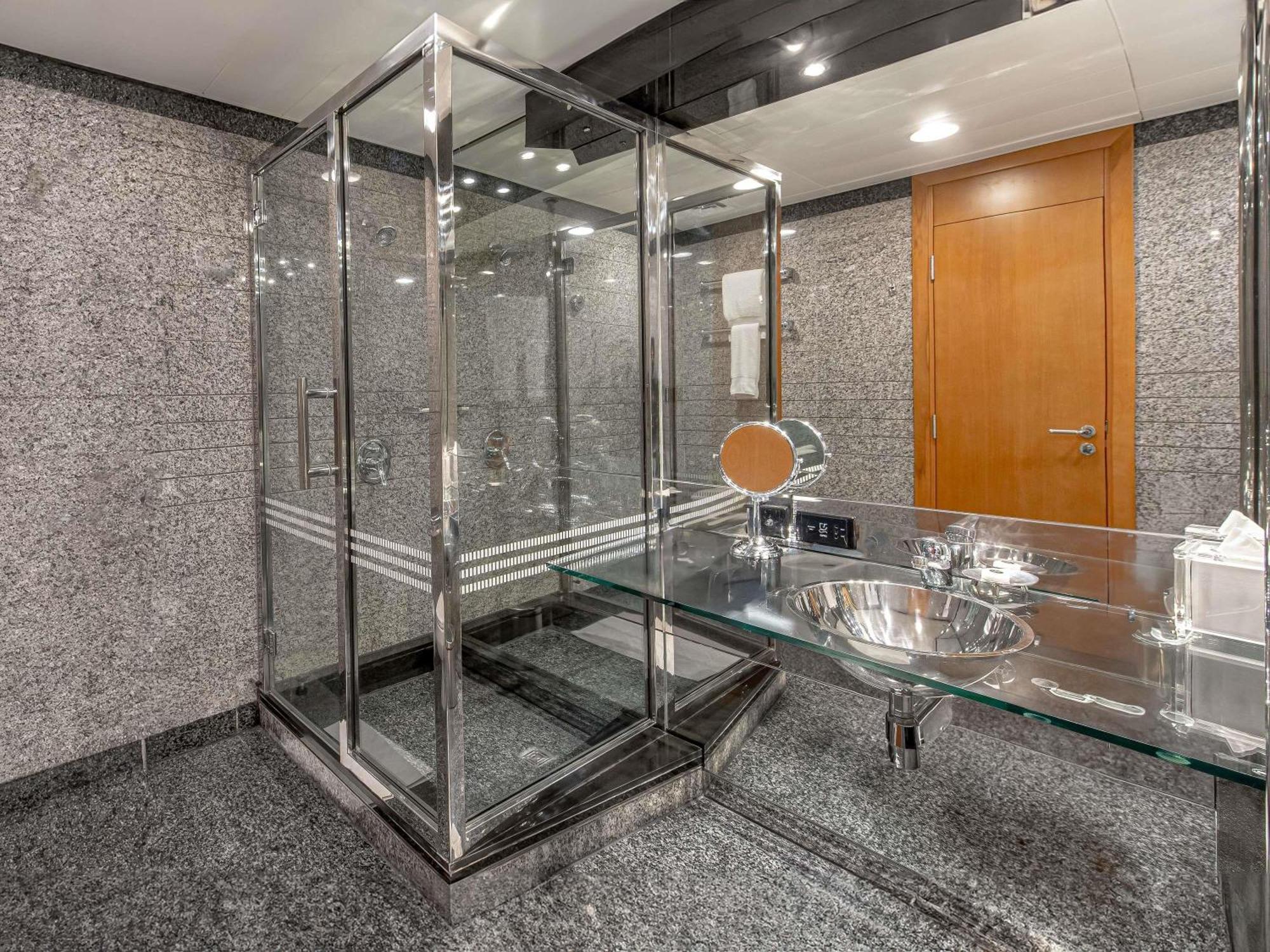 Executive Suite One King