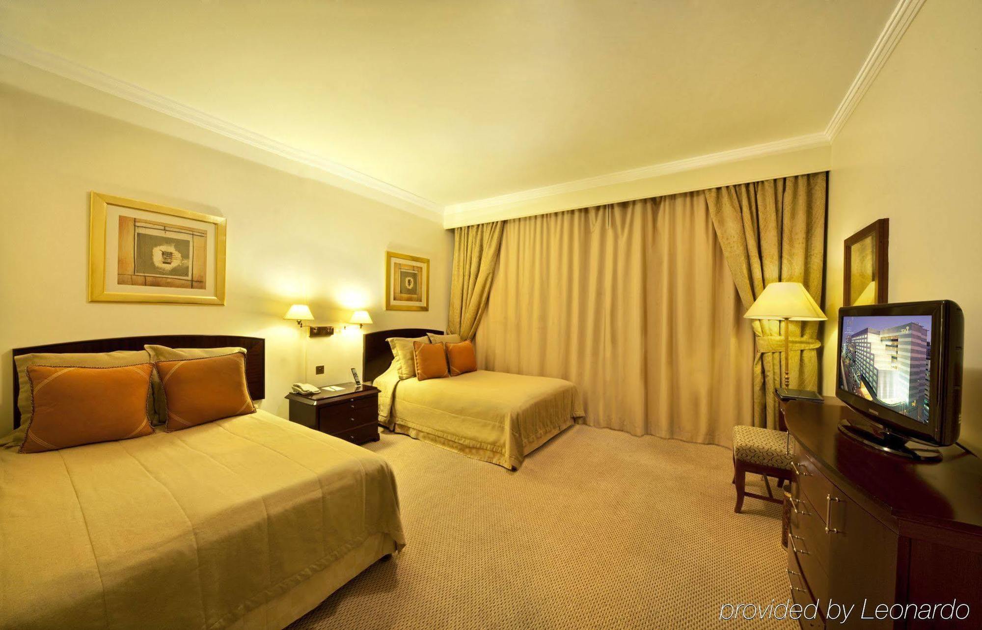 Jood Club Twin Beds Lounge Access