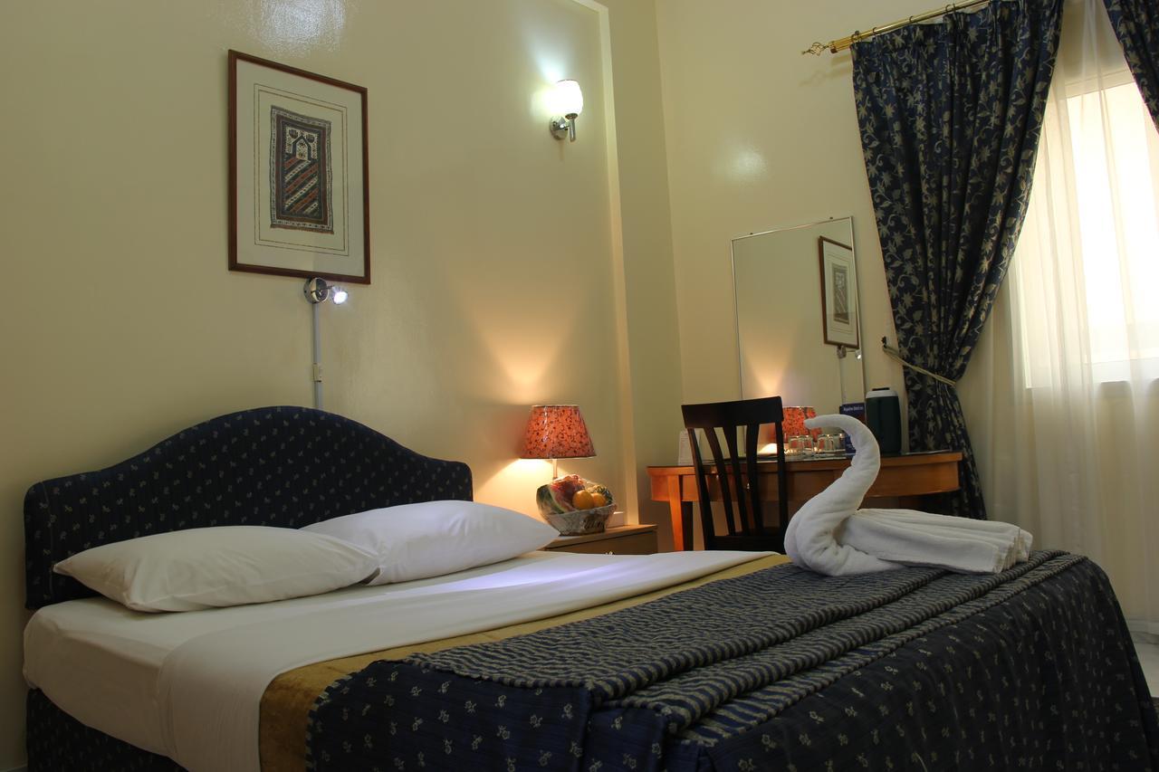 Standard Queen Room