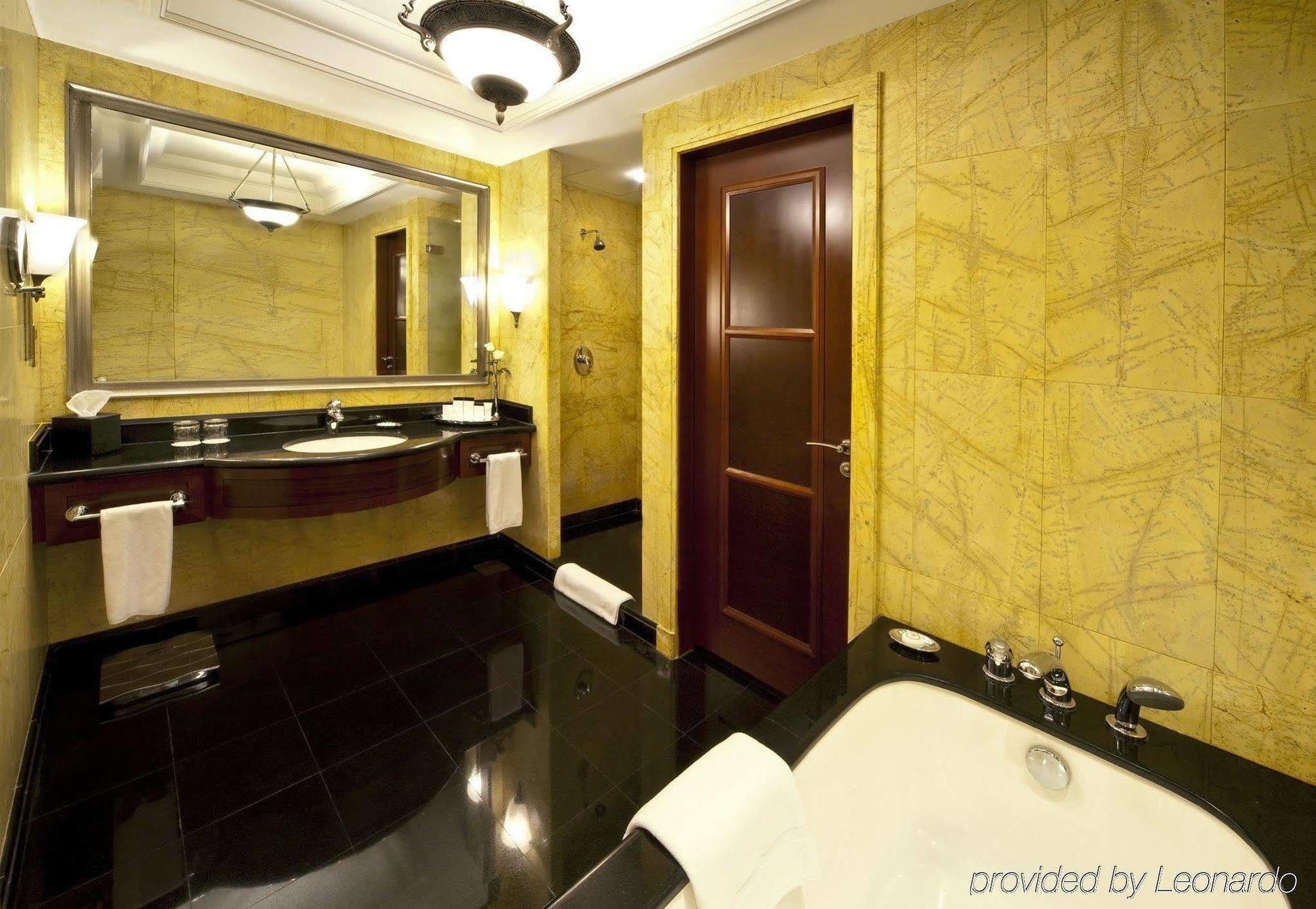 Jood Club Twin Beds Lounge Access