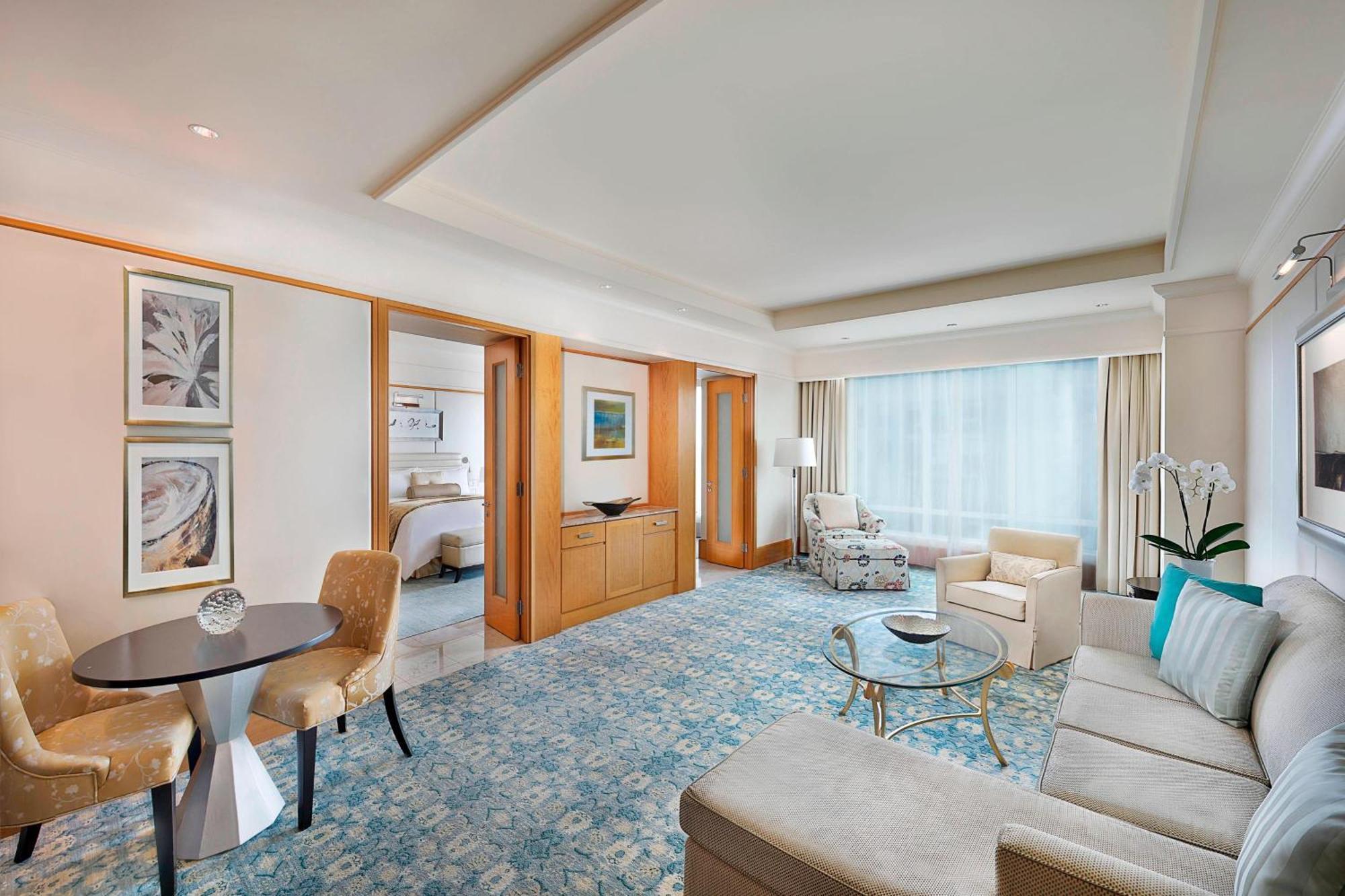 Executive Suite One King Bed Non Smoking