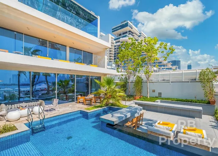 Five Palm Beach Villa -Private Pool & Roopftop Jacuzzi, 3-Level, By Exclusive Holiday Homes Dubai